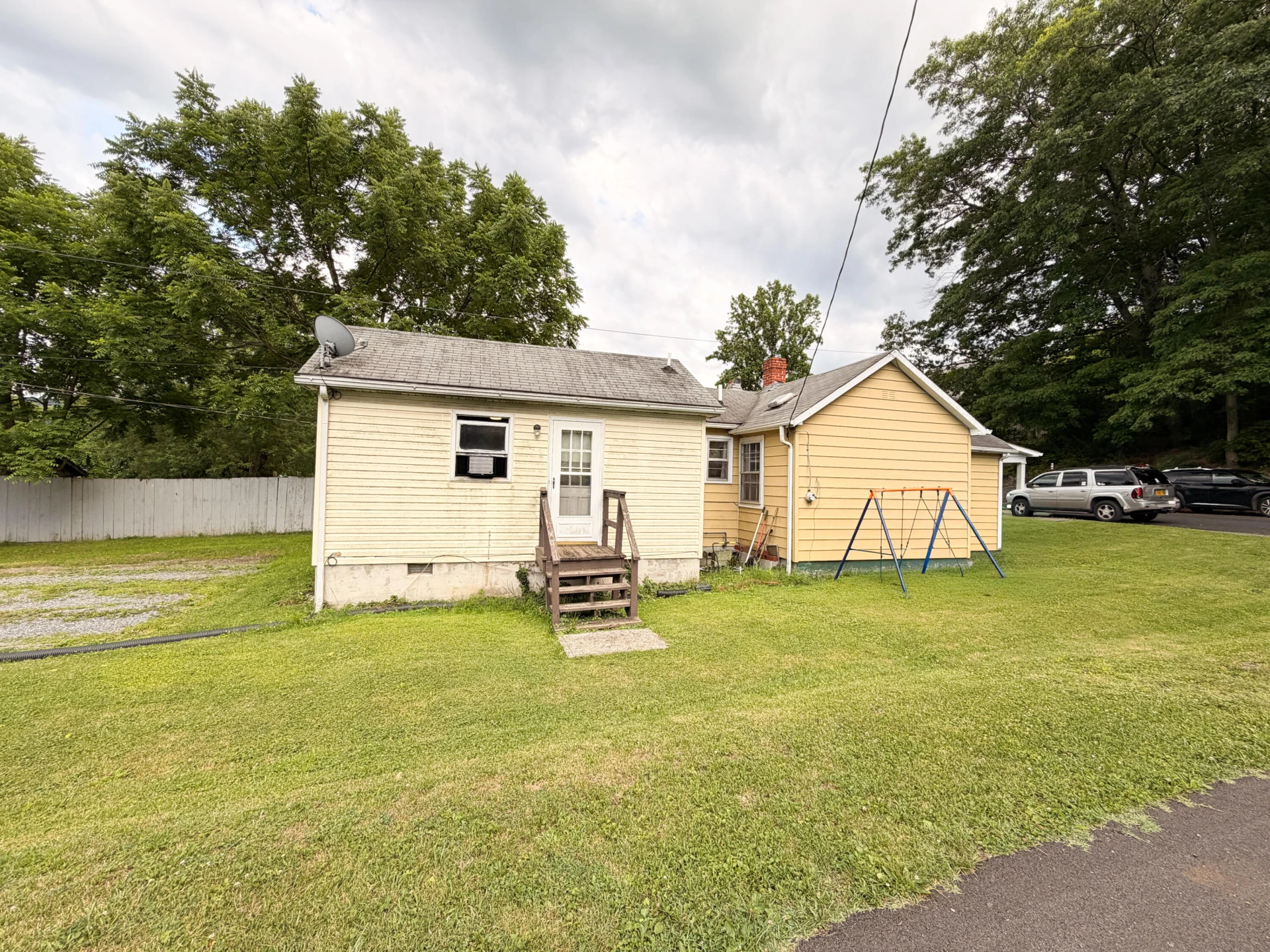 836 Brussels AVE - Photo 3