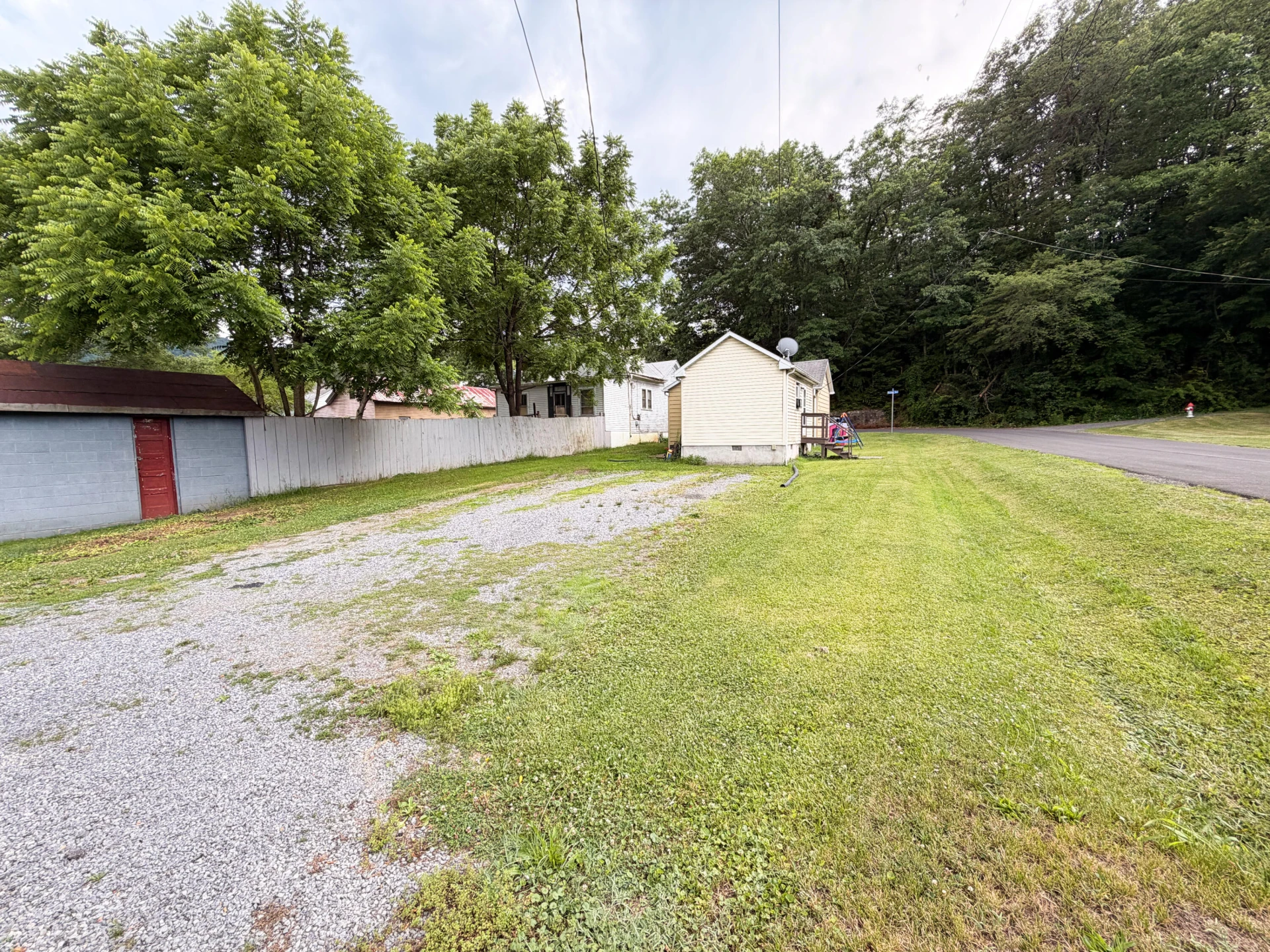 836 Brussels AVE - Photo 4