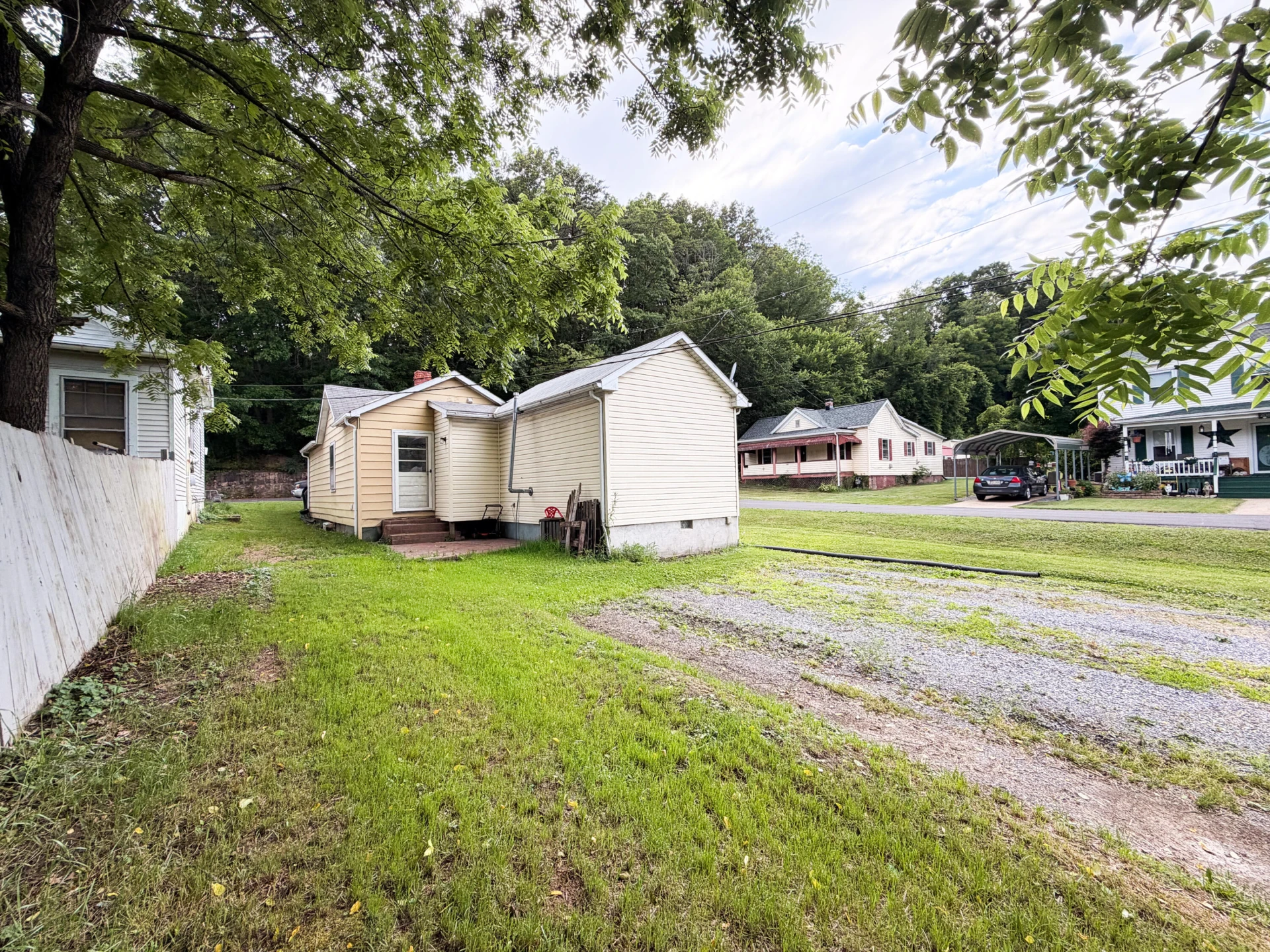836 Brussels AVE - Photo 5