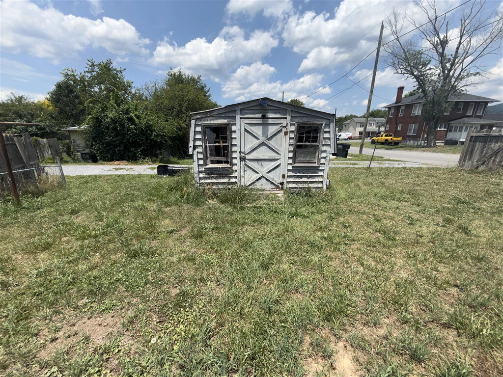 200 Cedar AVE - Photo 3