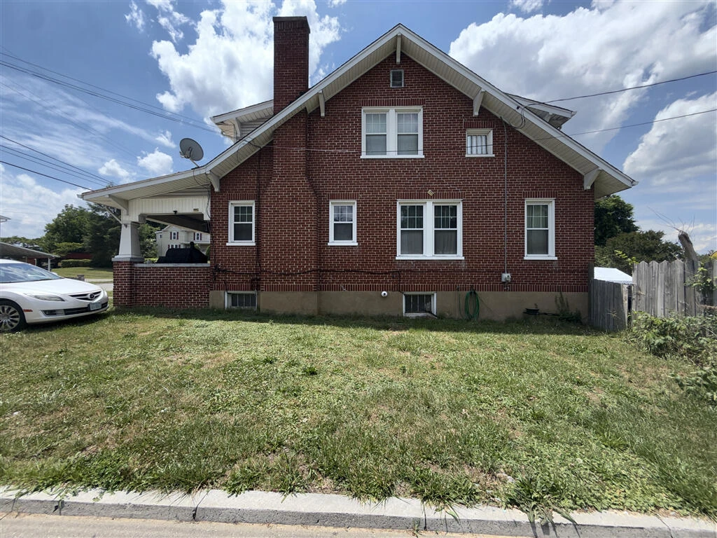 200 Cedar AVE - Photo 4