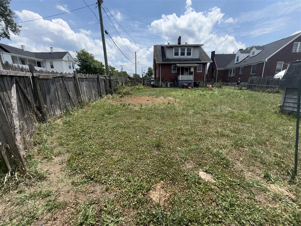 200 Cedar AVE - Photo 6