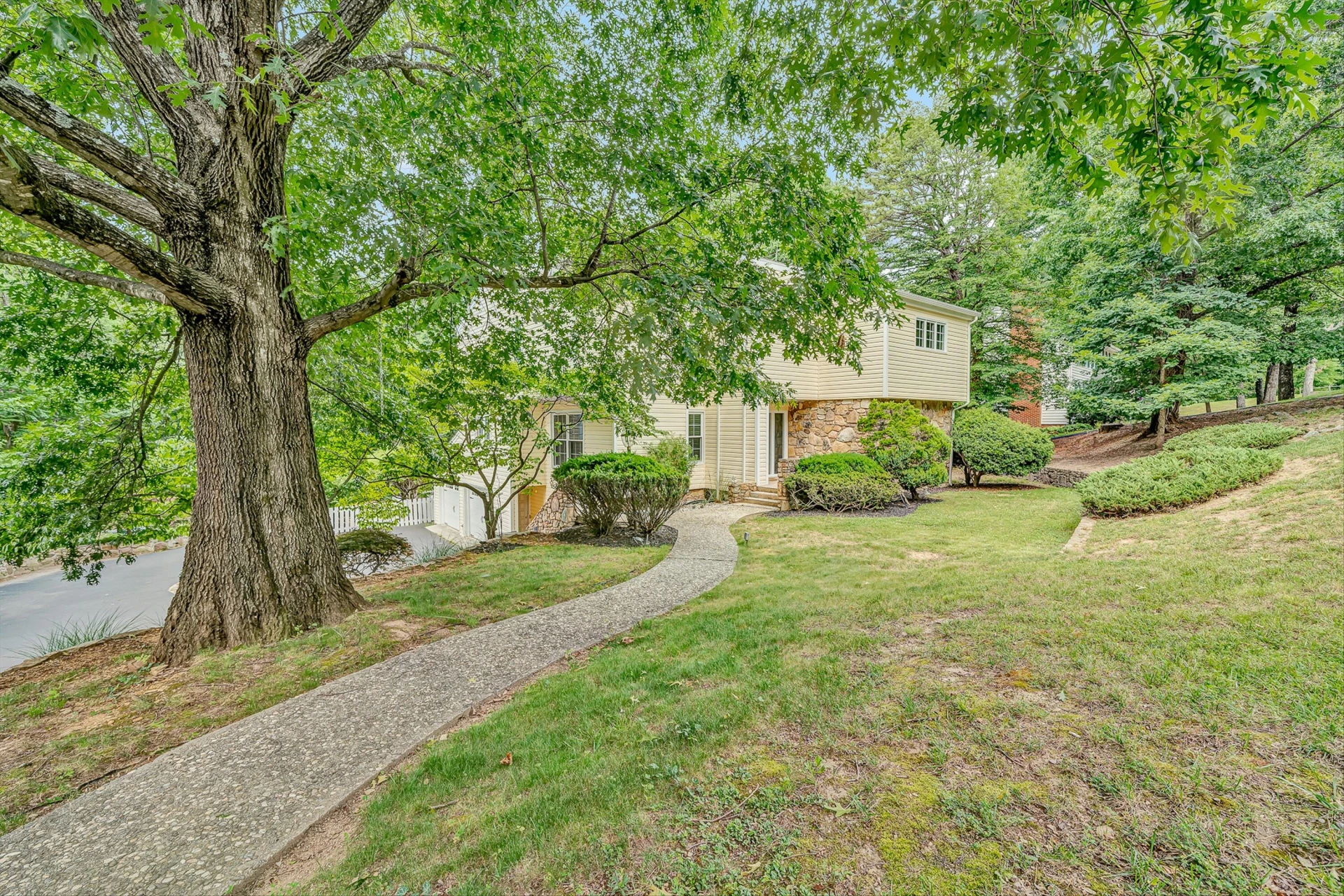 6344 Fairway Forest DR - Photo 3