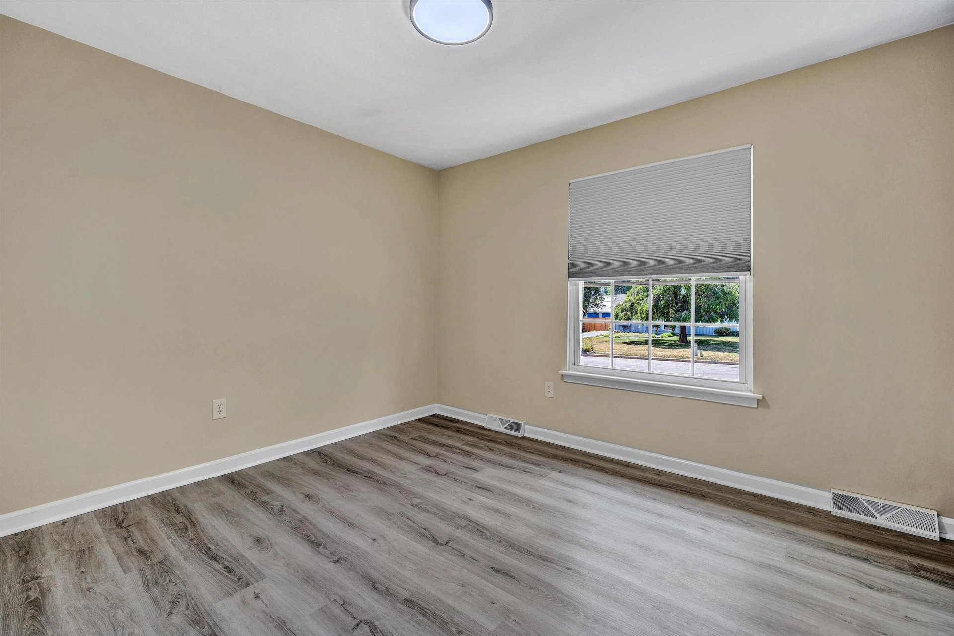 2701 Bluefield BLVD SW - Photo 11