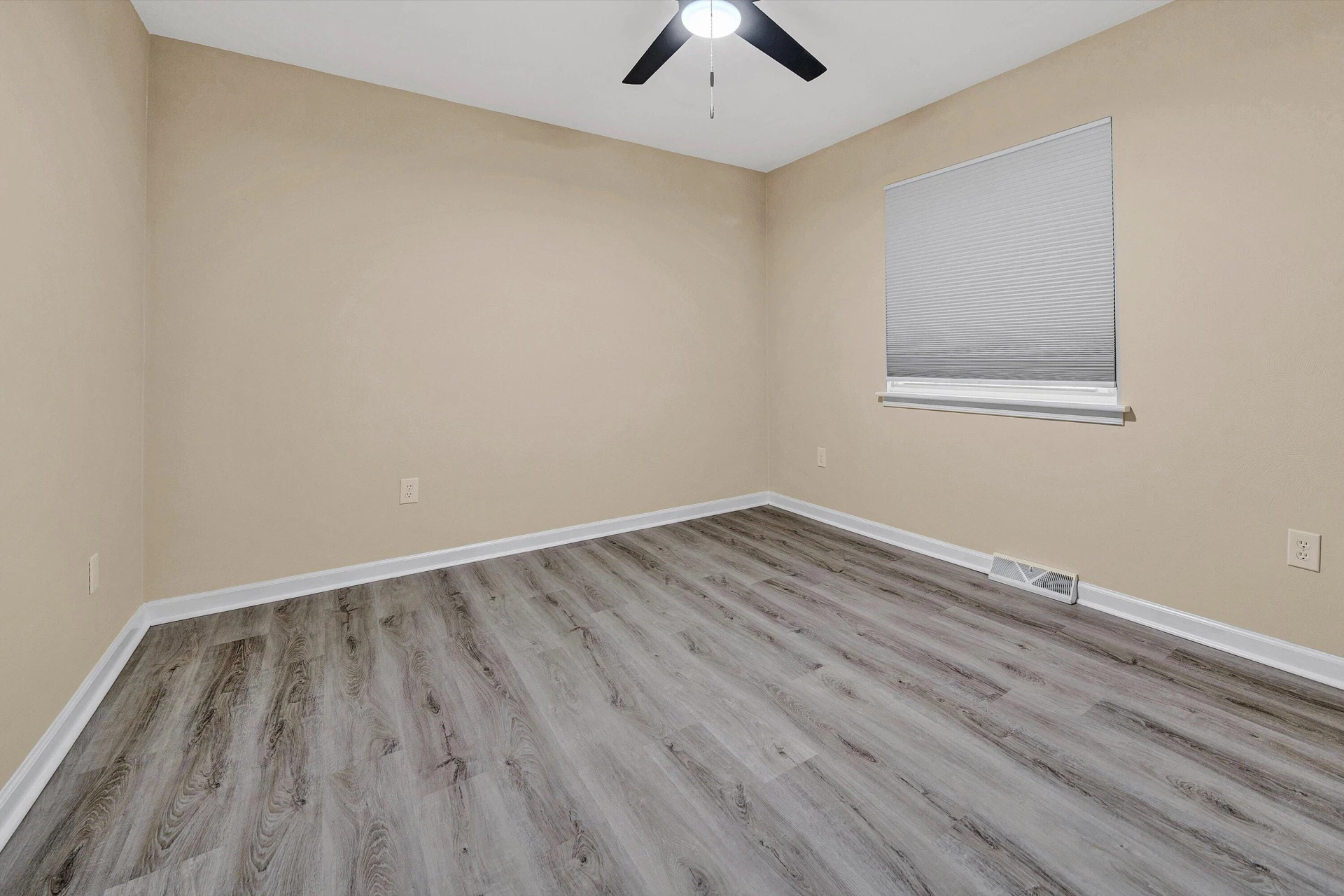 2701 Bluefield BLVD SW - Photo 14