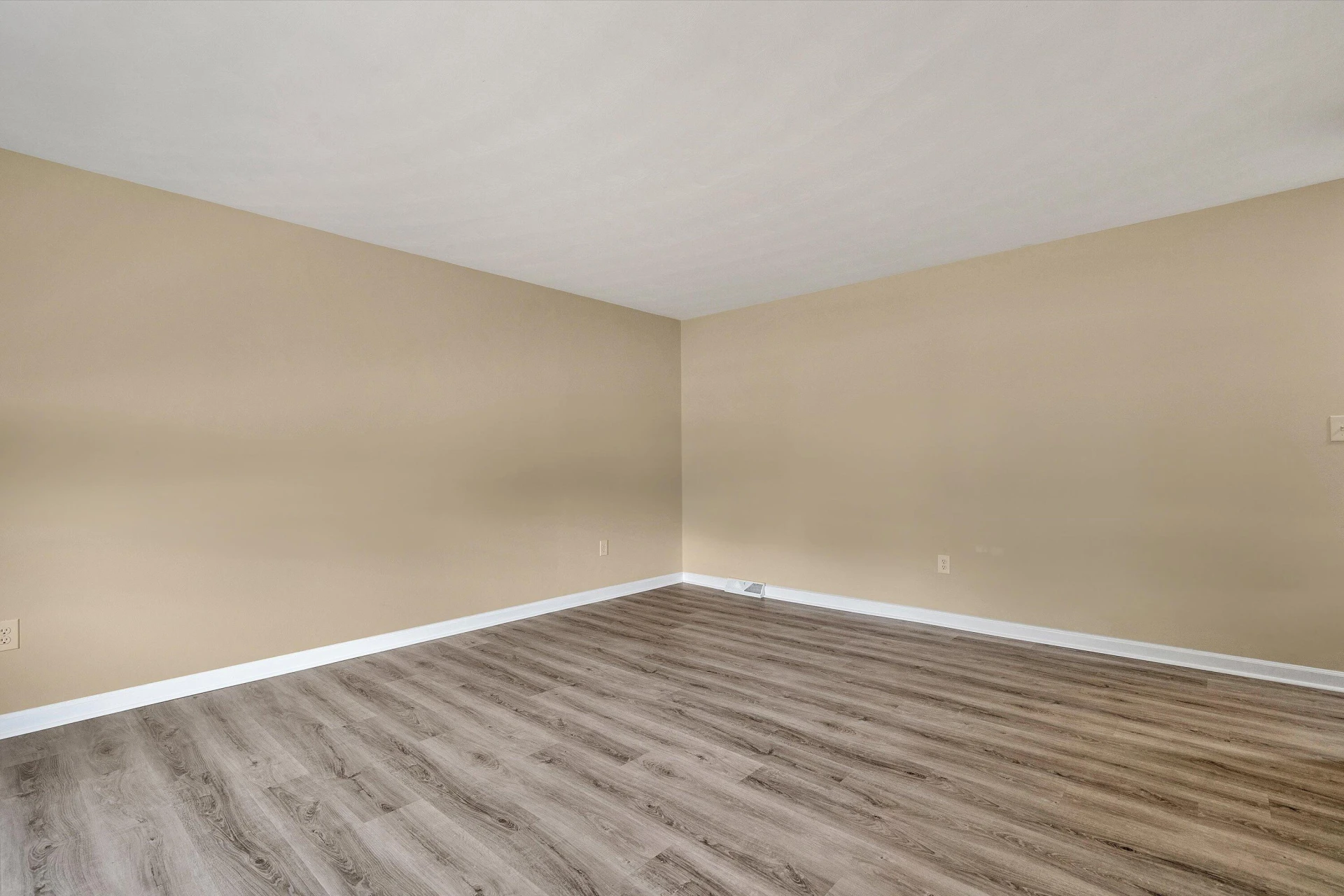 2701 Bluefield BLVD SW - Photo 6