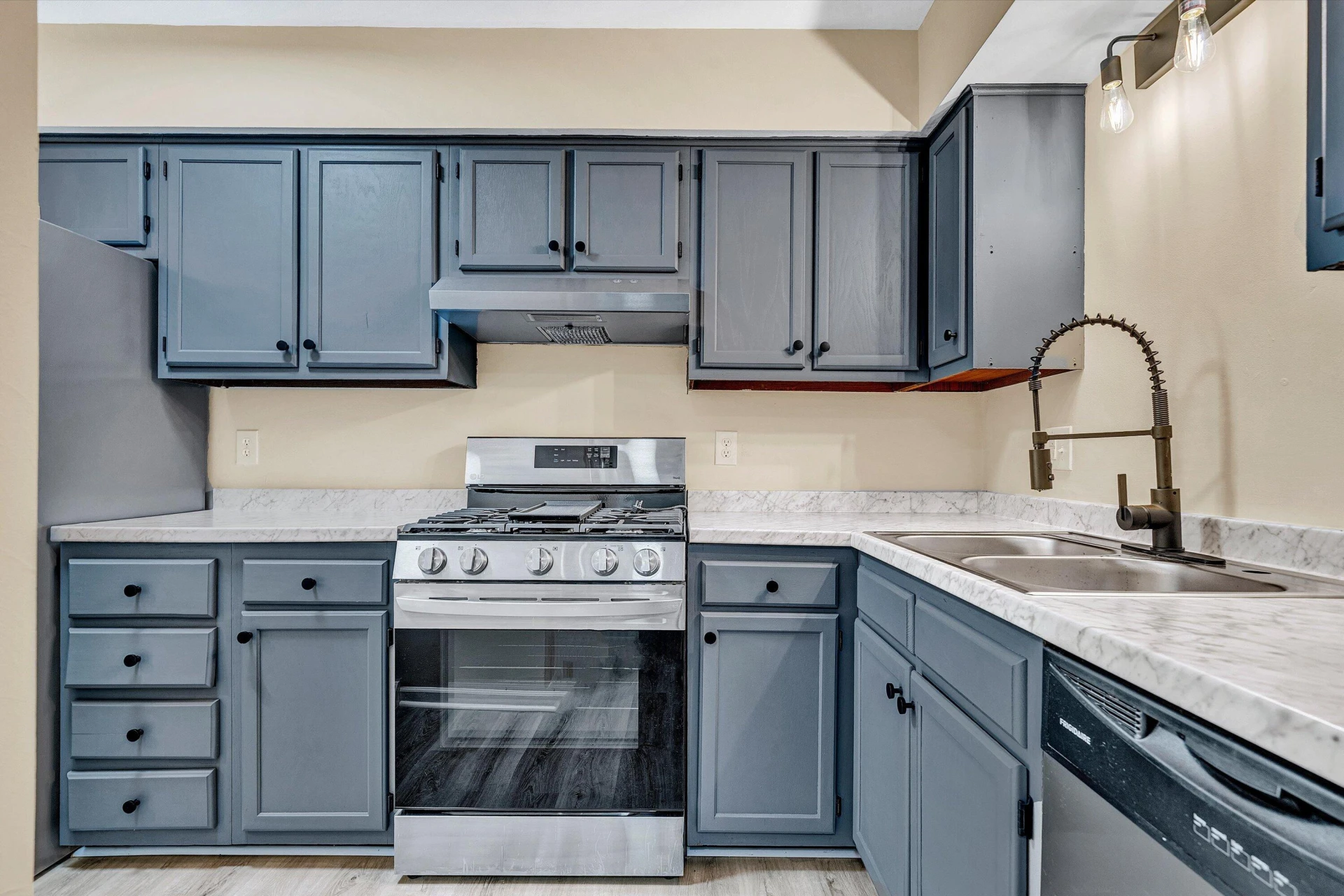2701 Bluefield BLVD SW - Photo 8
