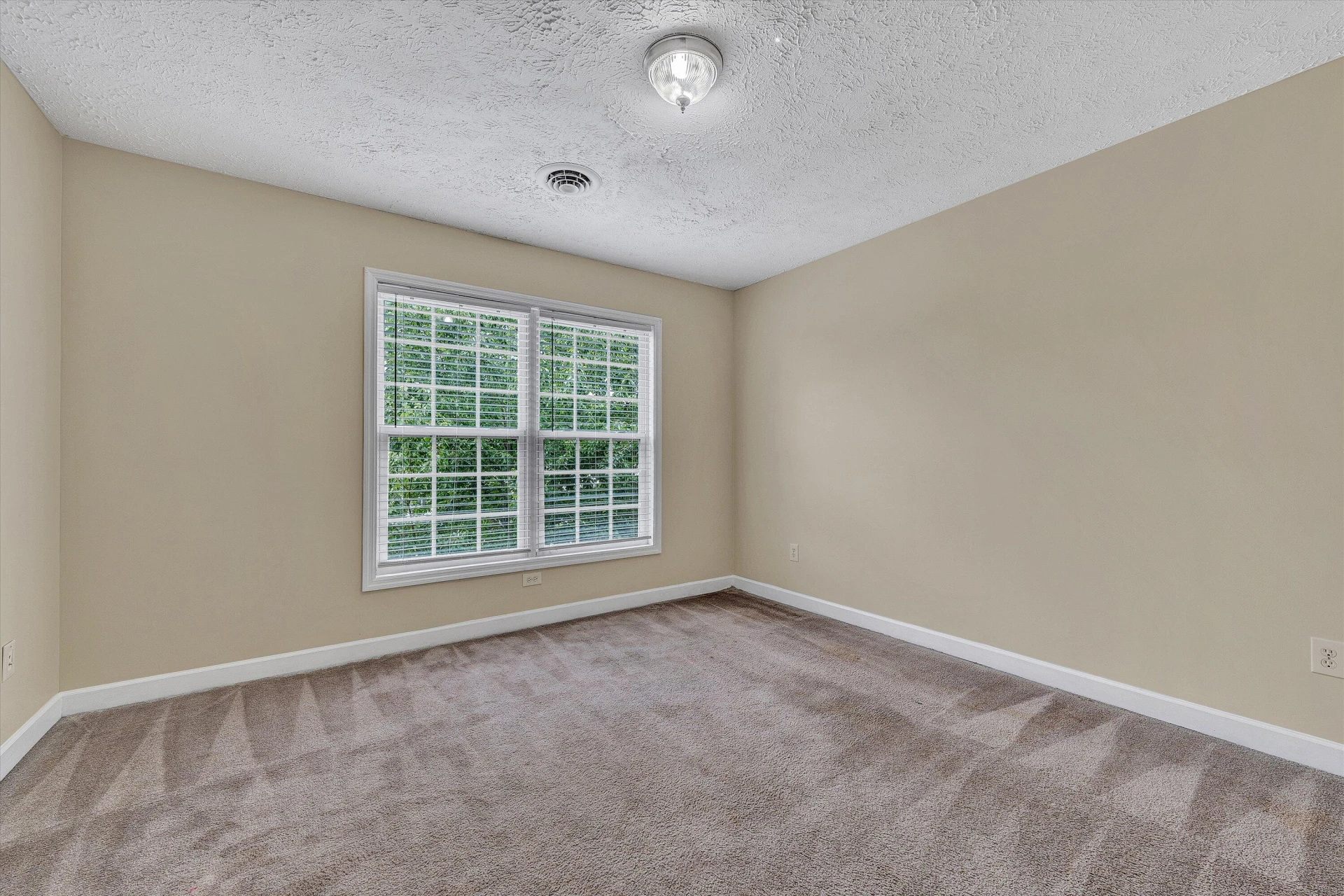 1400 Rigby ST NE - Photo 17