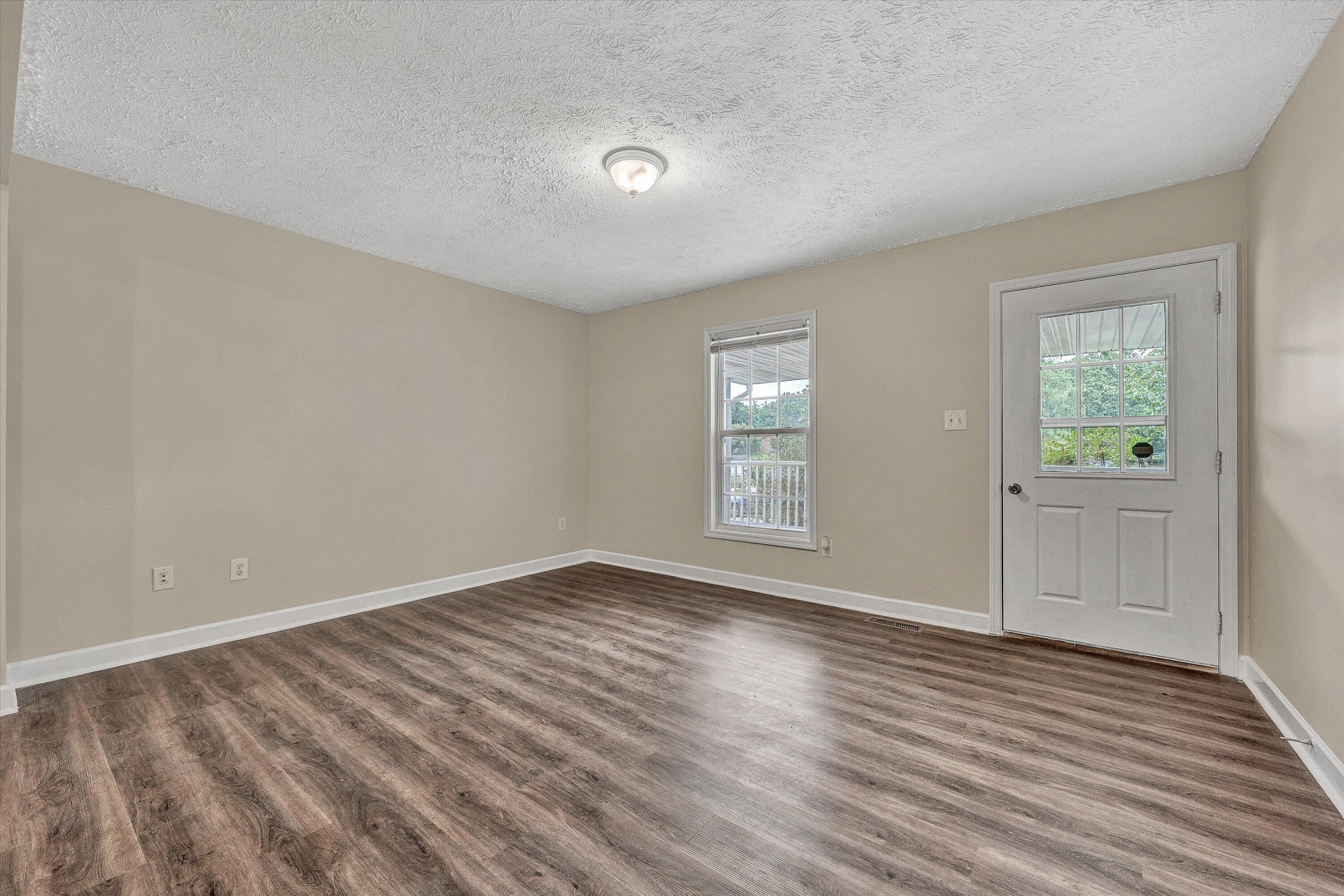 1400 Rigby ST NE - Photo 8