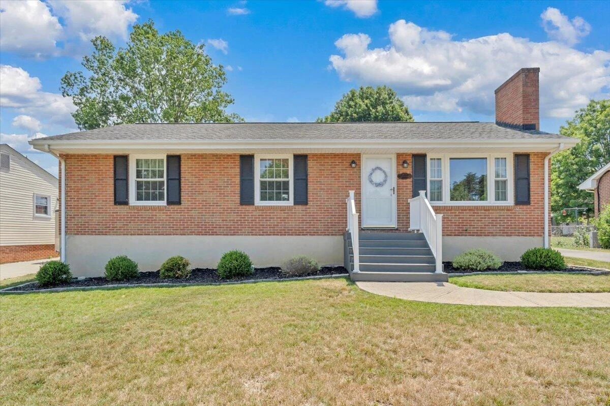 2834 Neil DR