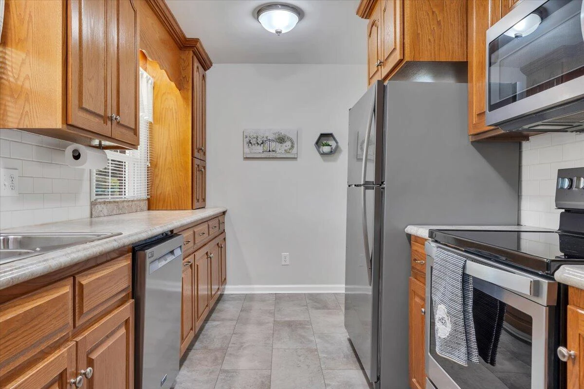 2834 Neil DR - Photo 10
