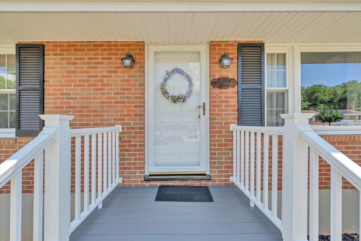 2834 Neil DR - Photo 2