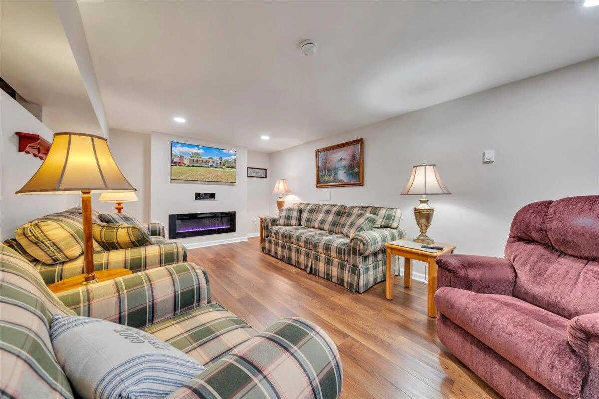2834 Neil DR - Photo 23