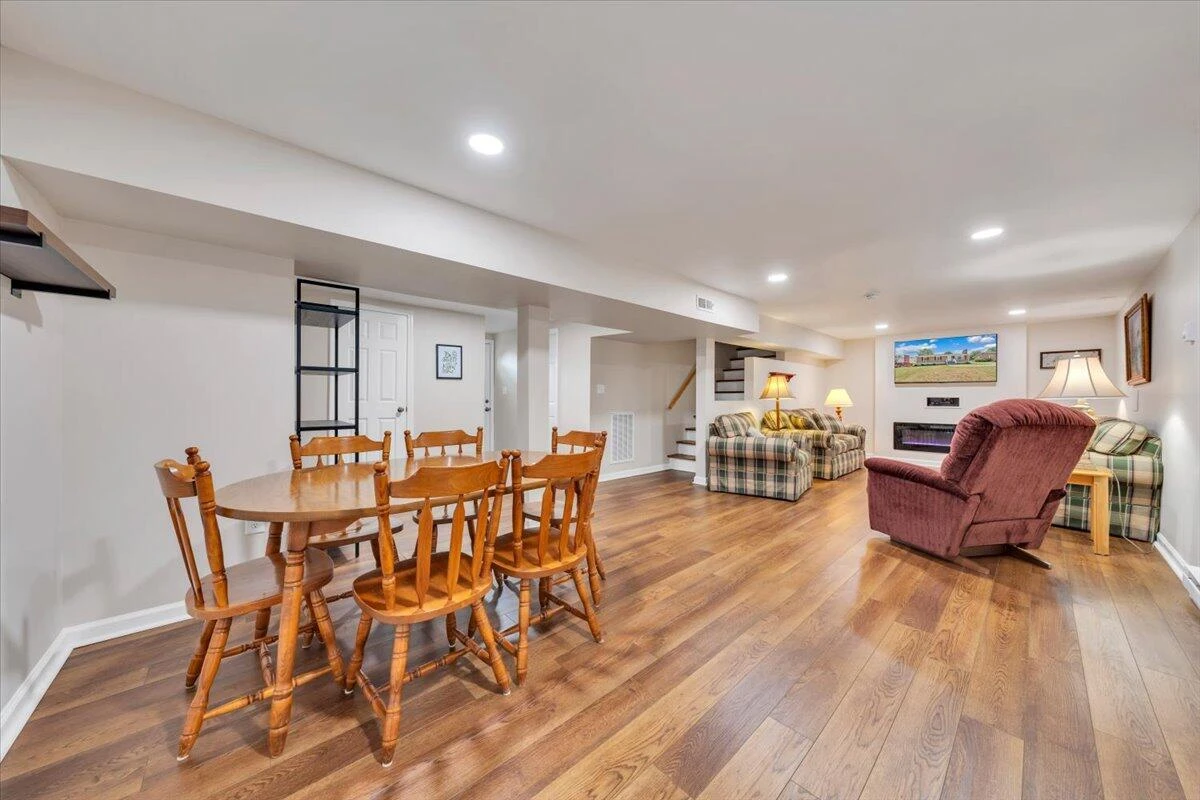 2834 Neil DR - Photo 26