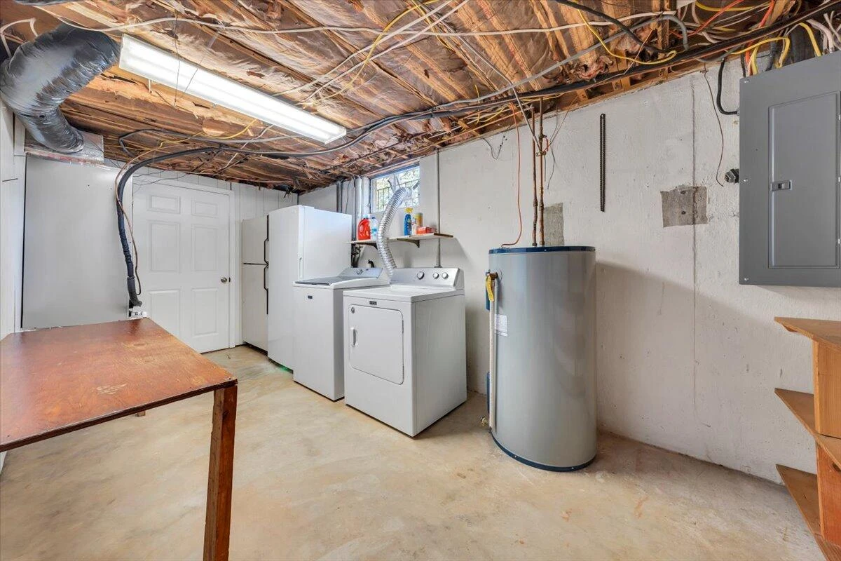 2834 Neil DR - Photo 32