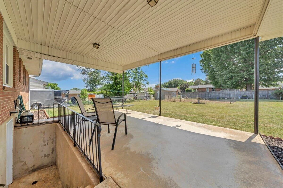 2834 Neil DR - Photo 34