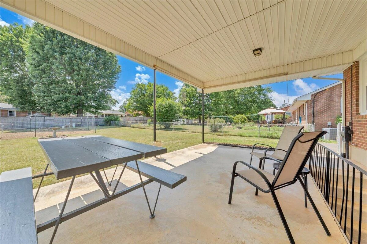 2834 Neil DR - Photo 35