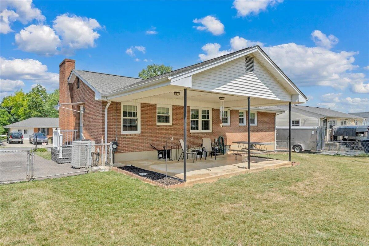 2834 Neil DR - Photo 36