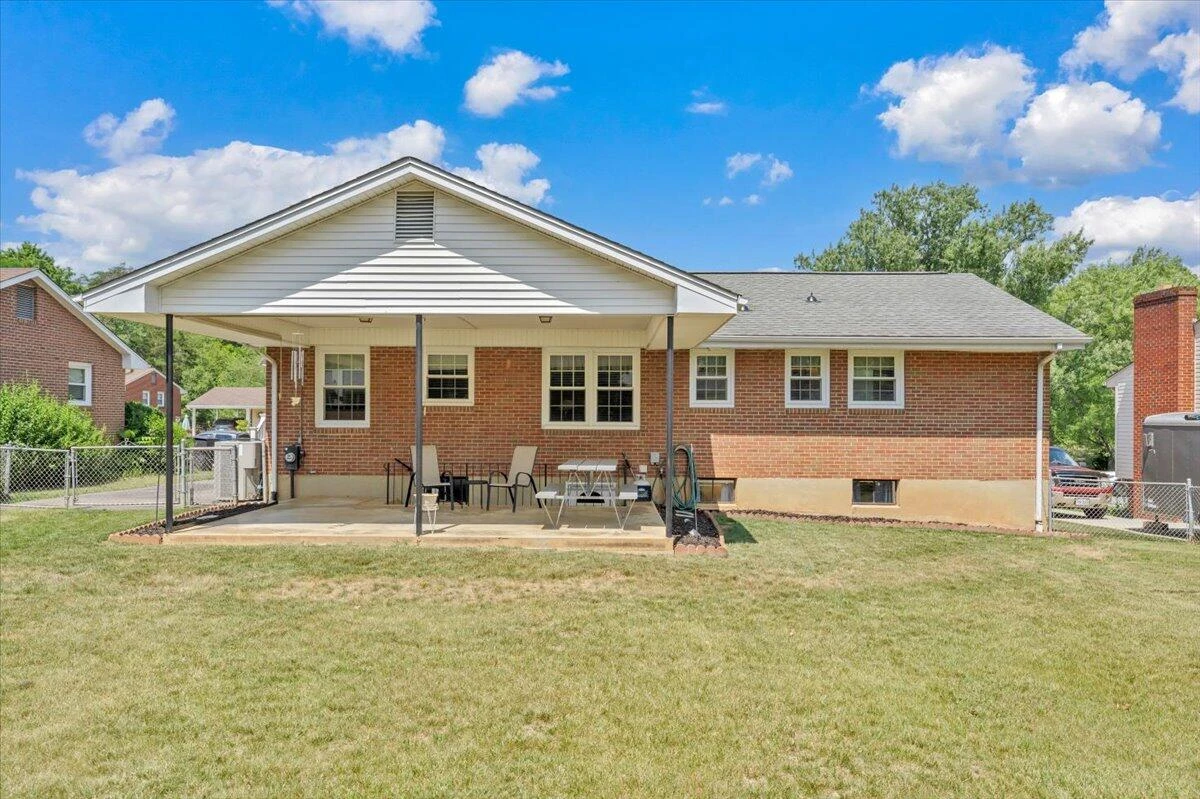2834 Neil DR - Photo 37