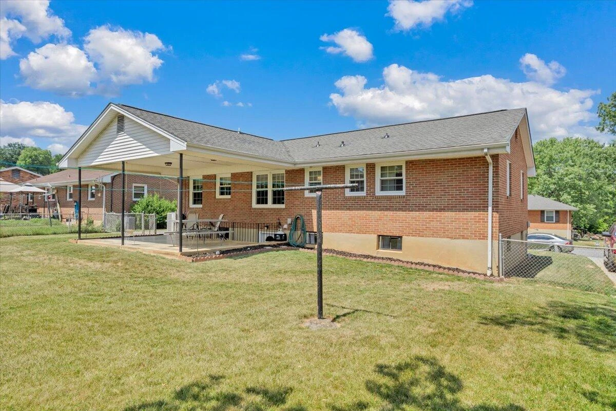 2834 Neil DR - Photo 38