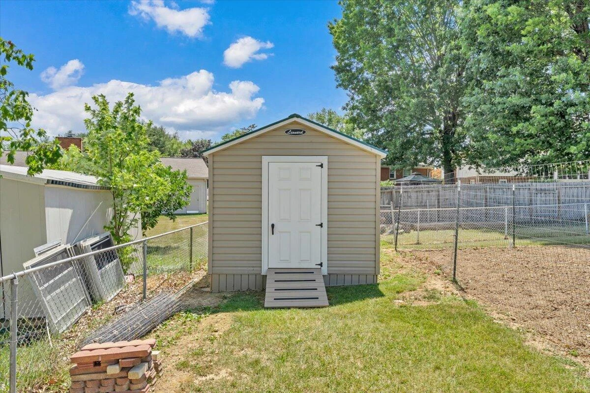 2834 Neil DR - Photo 39