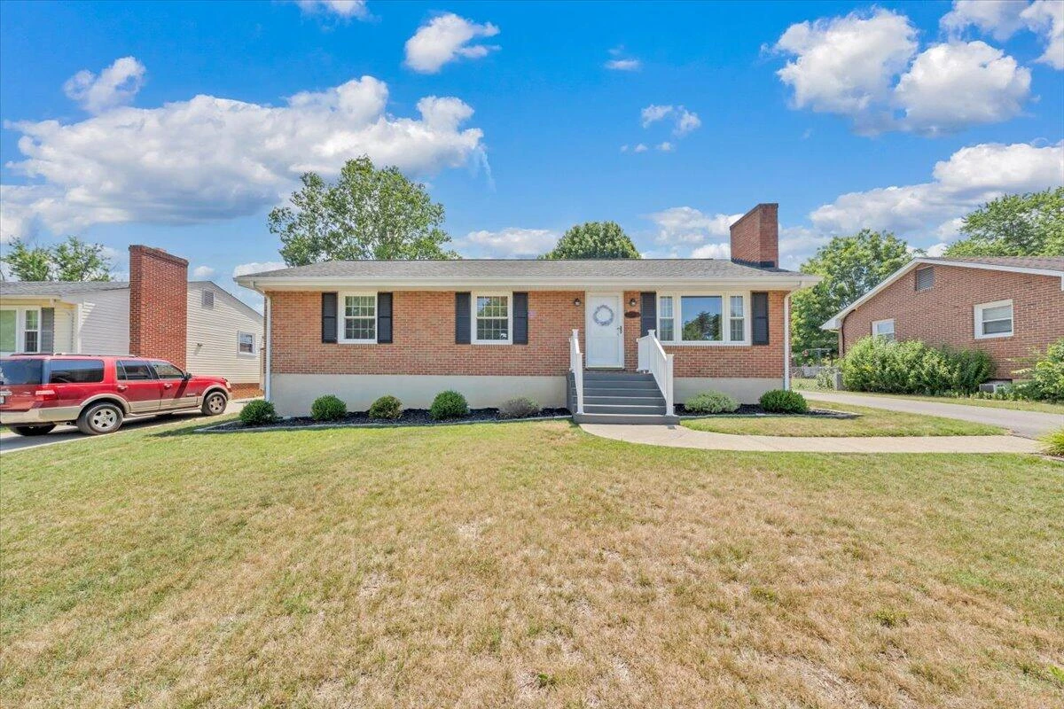 2834 Neil DR - Photo 41