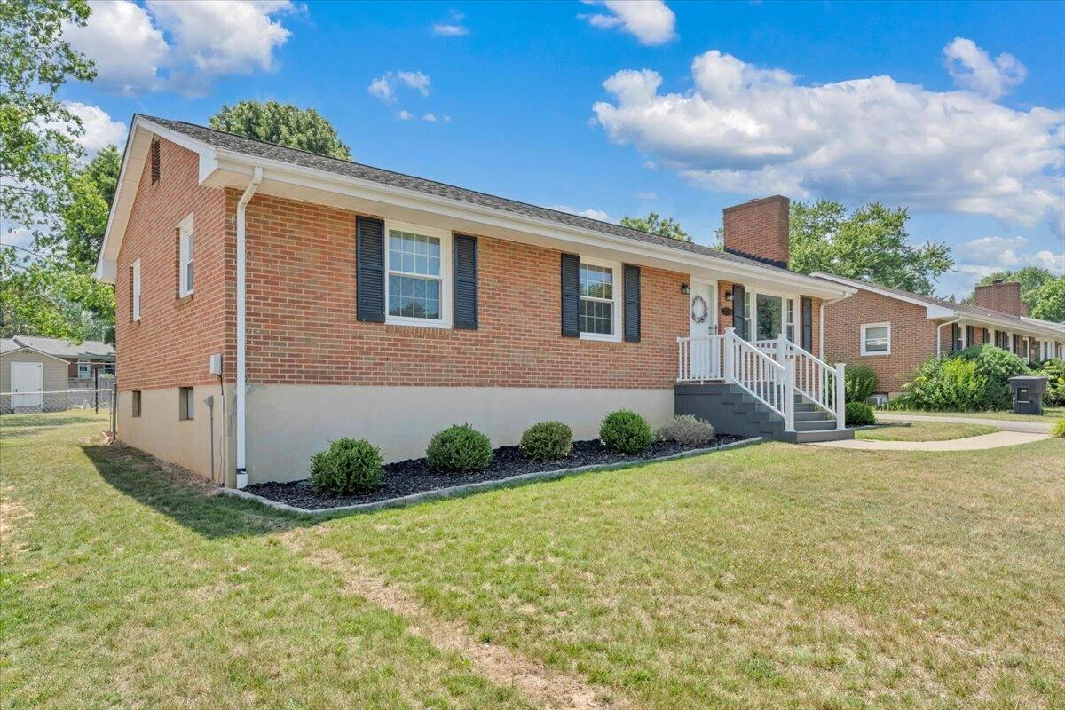 2834 Neil DR - Photo 42