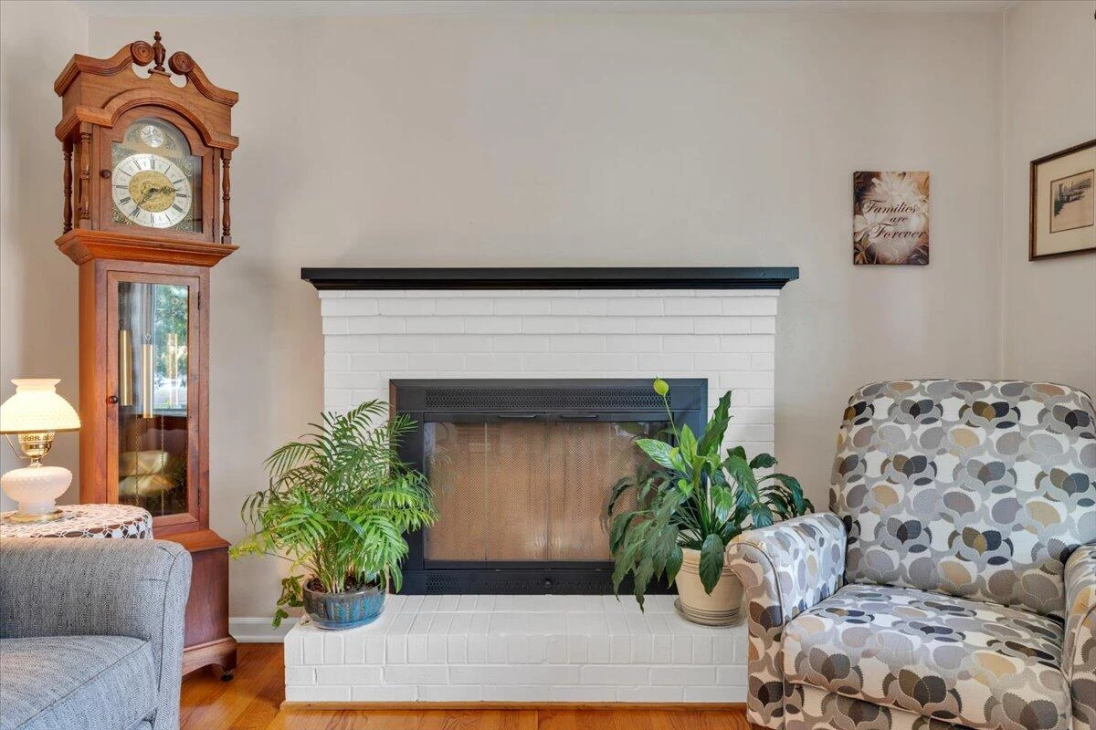 2834 Neil DR - Photo 5