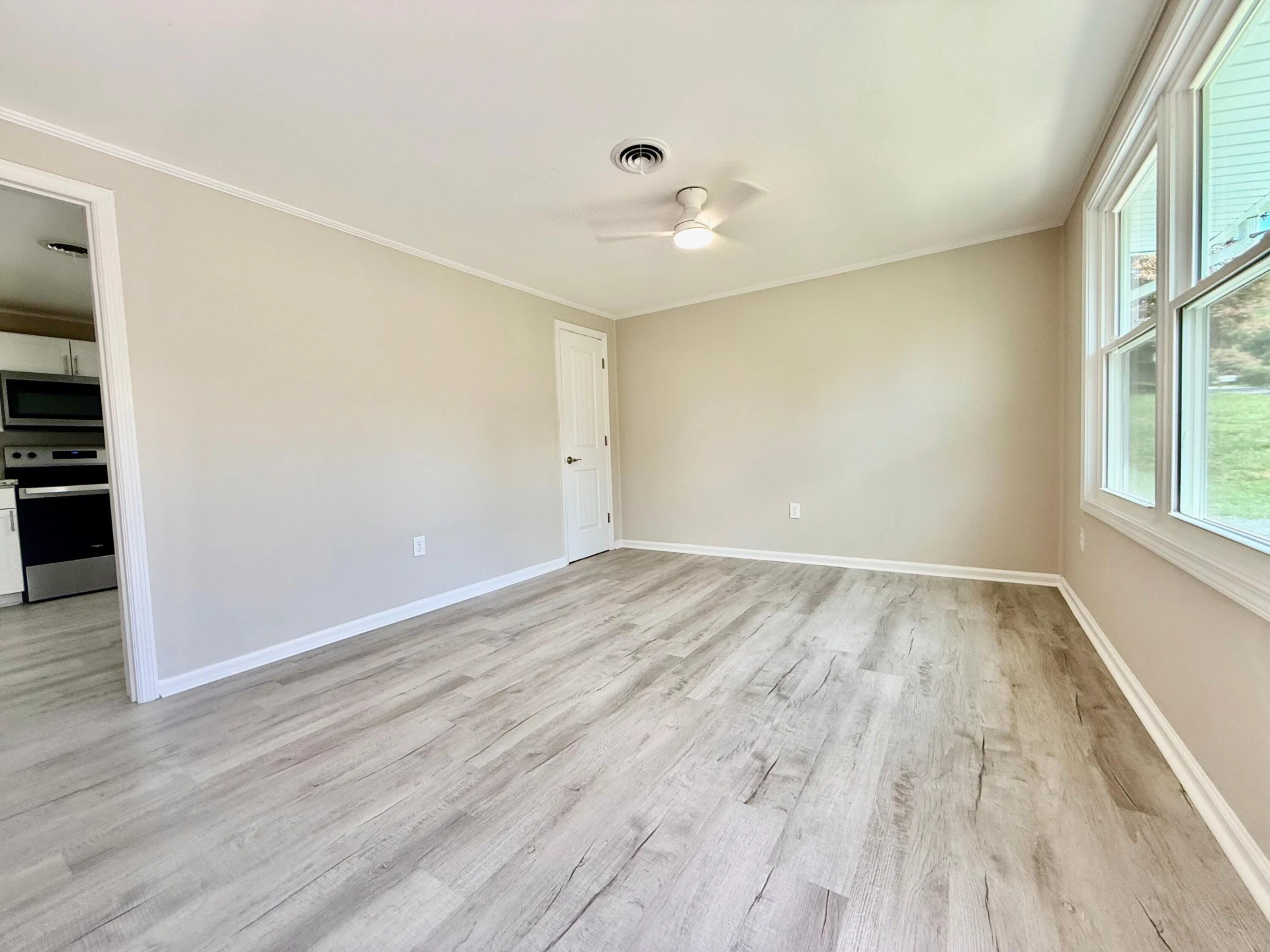 121 Irene DR - Photo 4