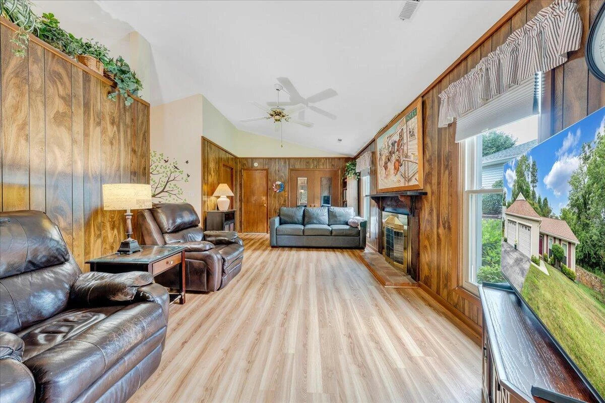 7029 Autumn Wood LN - Photo 17