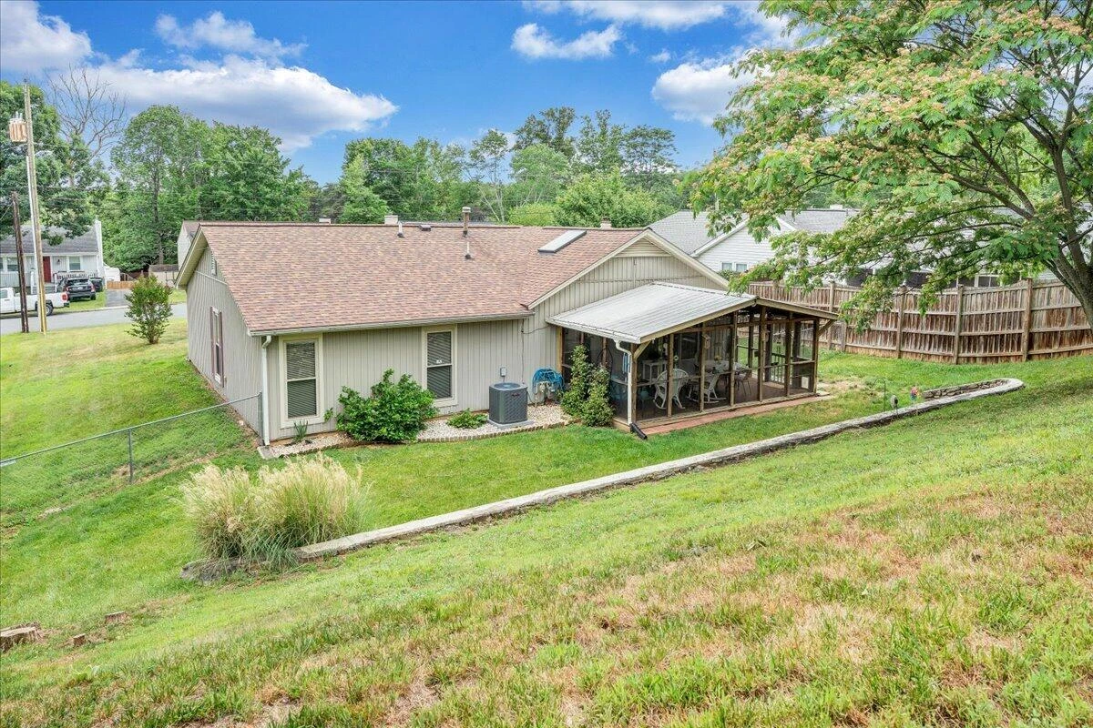 7029 Autumn Wood LN - Photo 37