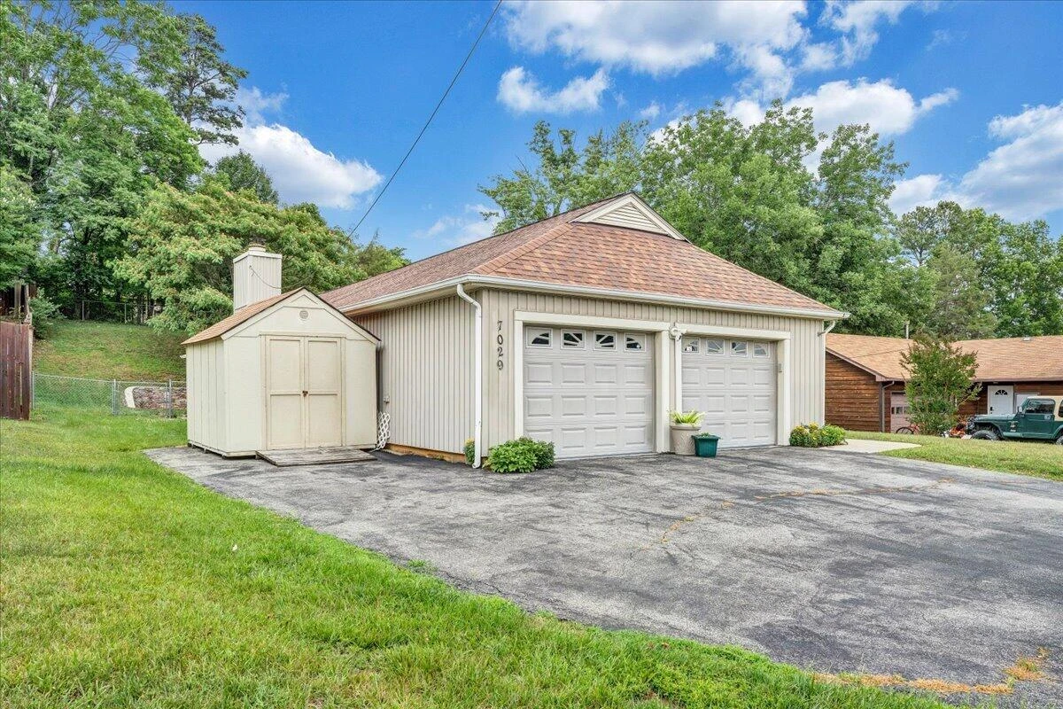 7029 Autumn Wood LN - Photo 5