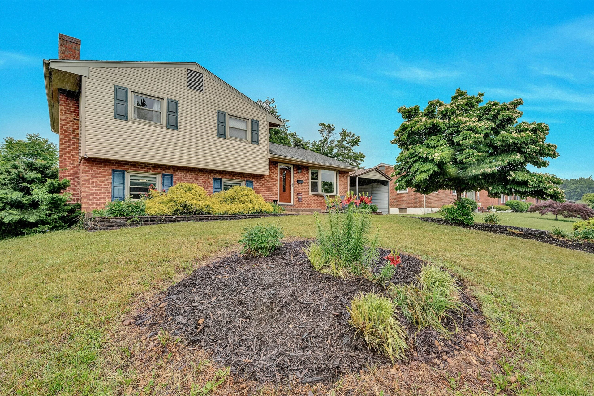 5733 Sierra DR - Photo 2