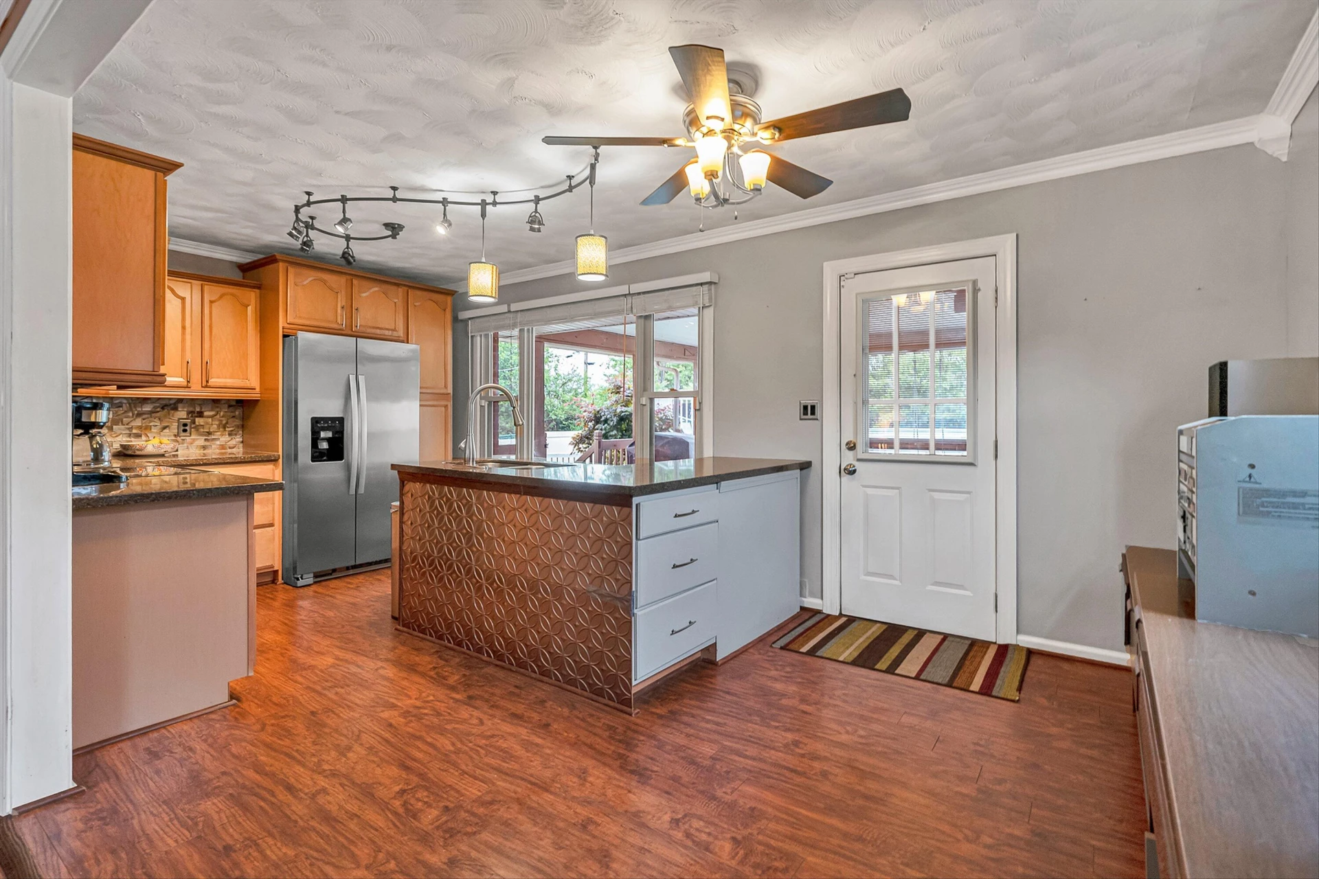 5733 Sierra DR - Photo 8