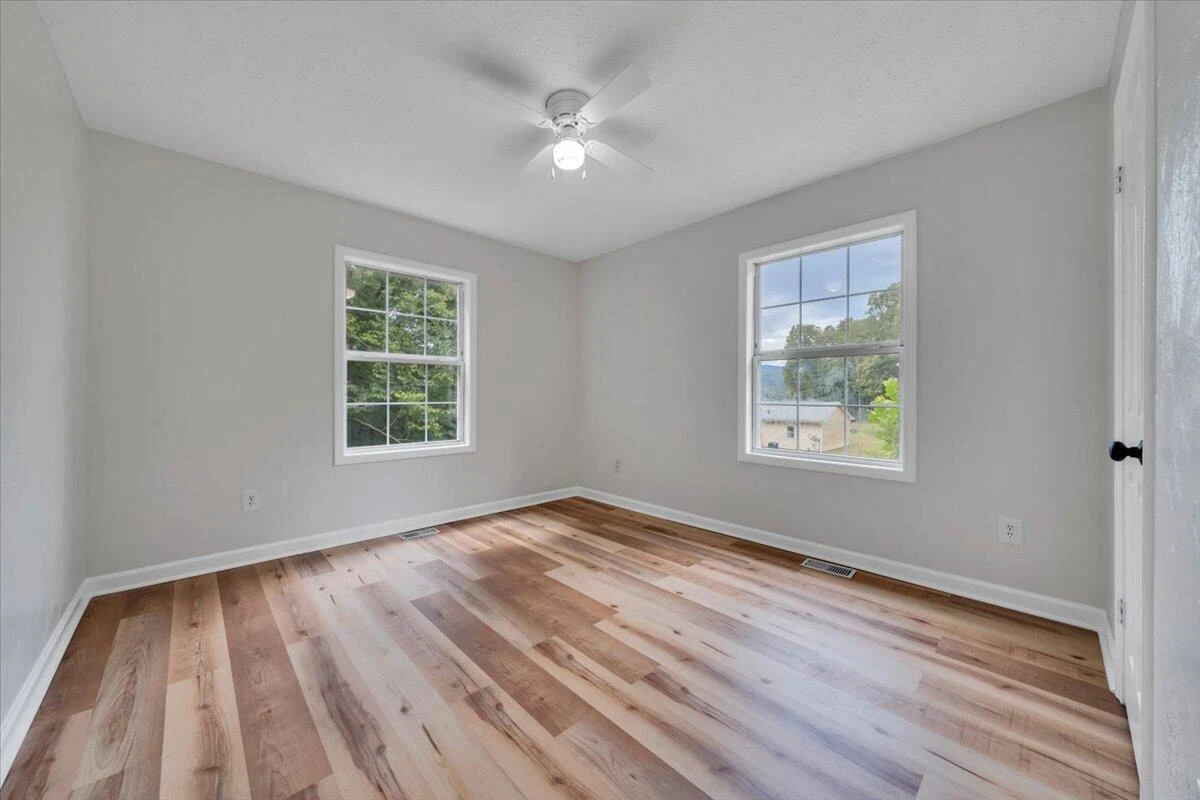 366 Bridge ST N - Photo 18