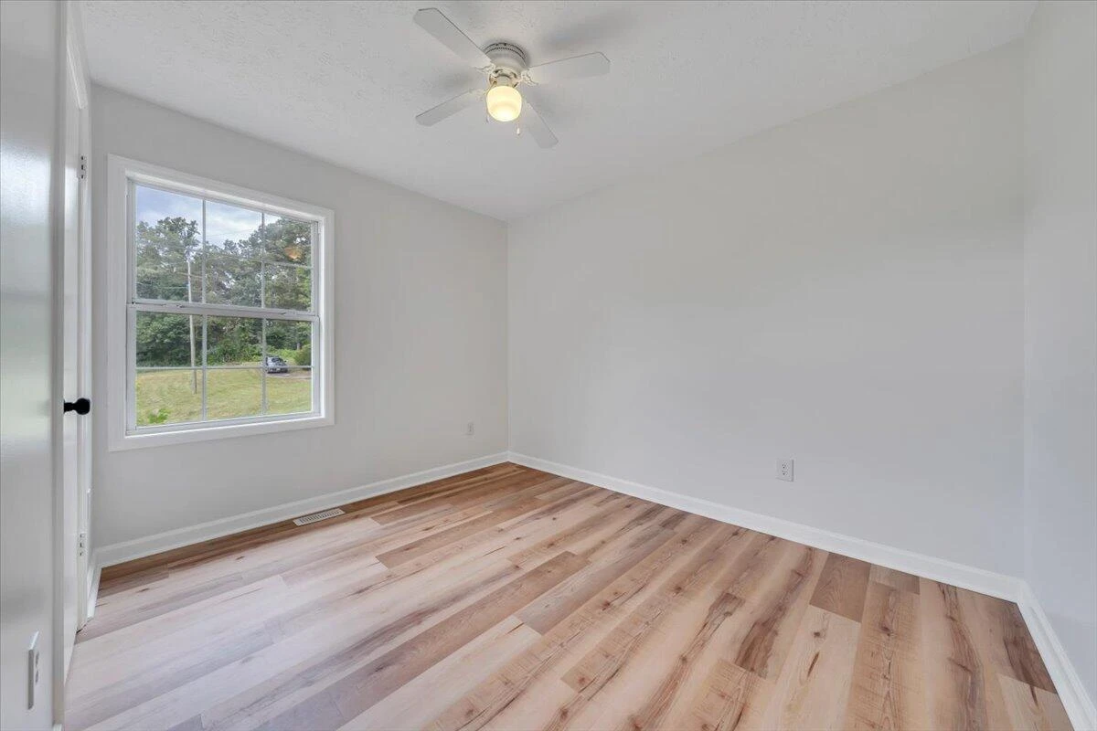 366 Bridge ST N - Photo 19