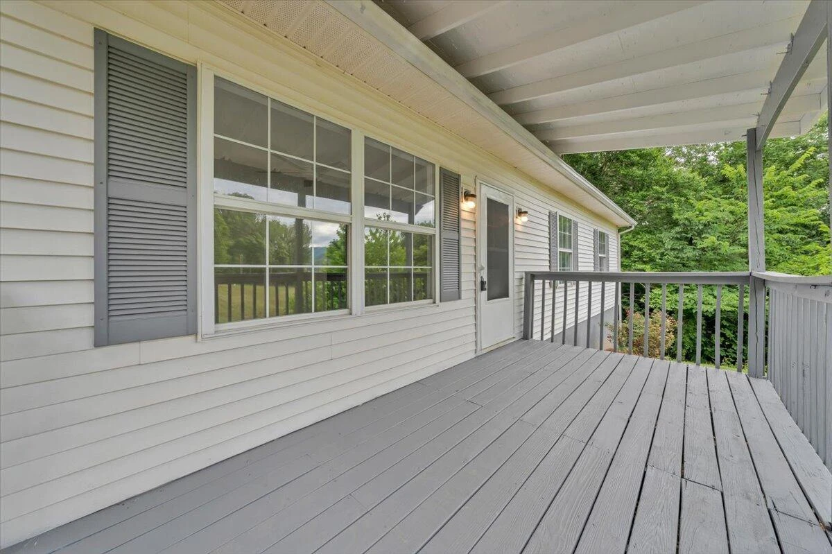 366 Bridge ST N - Photo 2