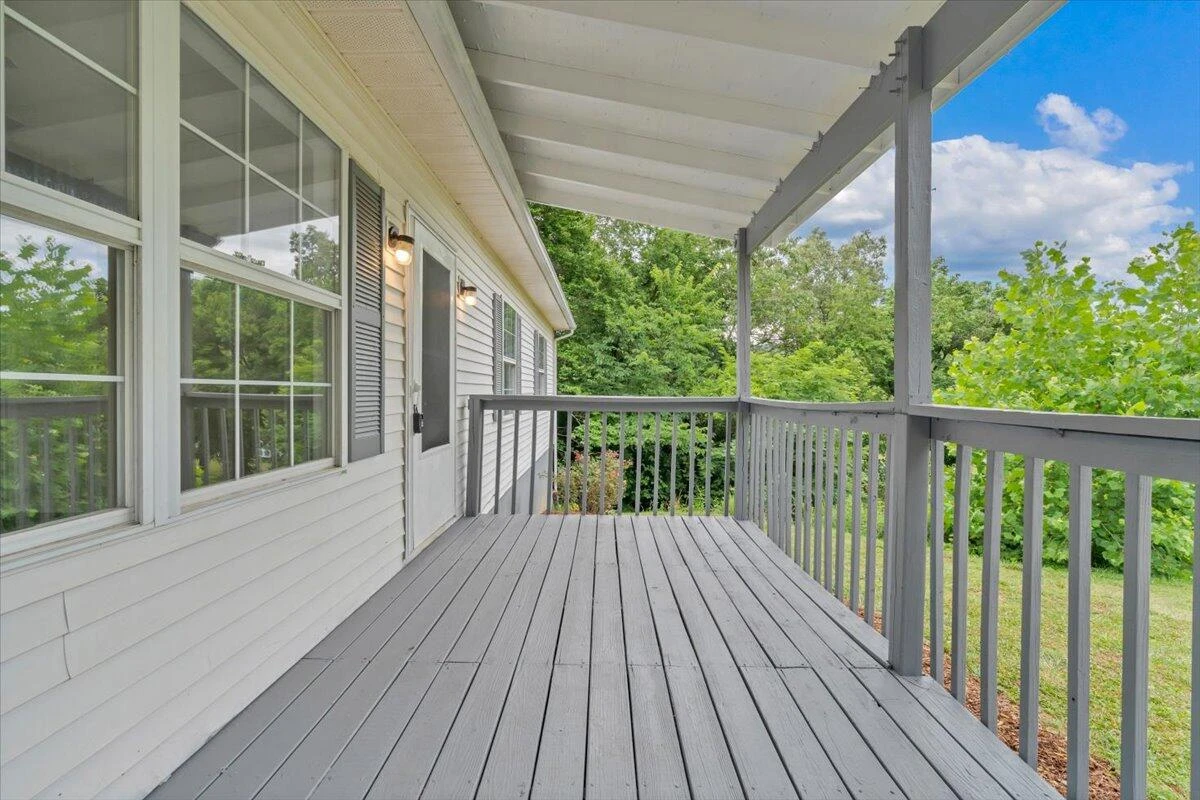 366 Bridge ST N - Photo 3