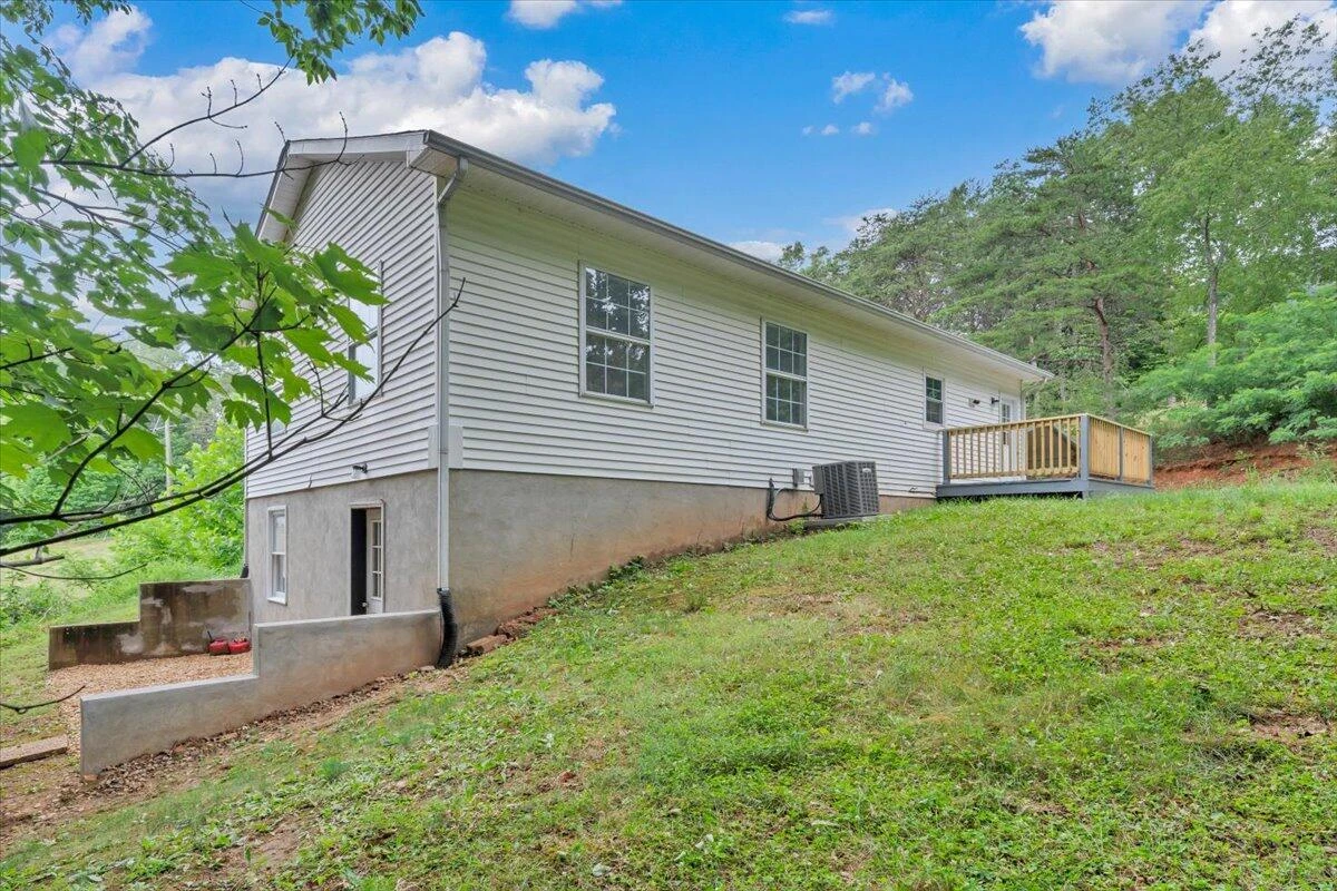 366 Bridge ST N - Photo 32