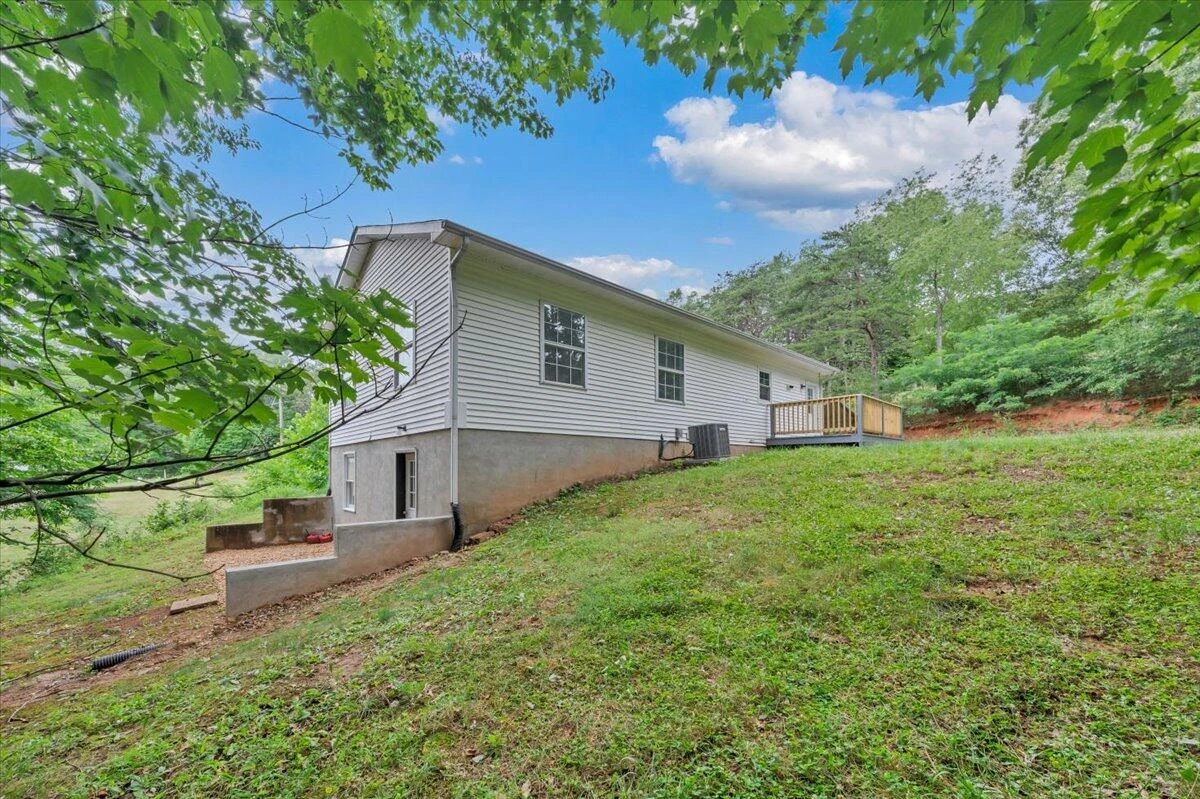 366 Bridge ST N - Photo 33
