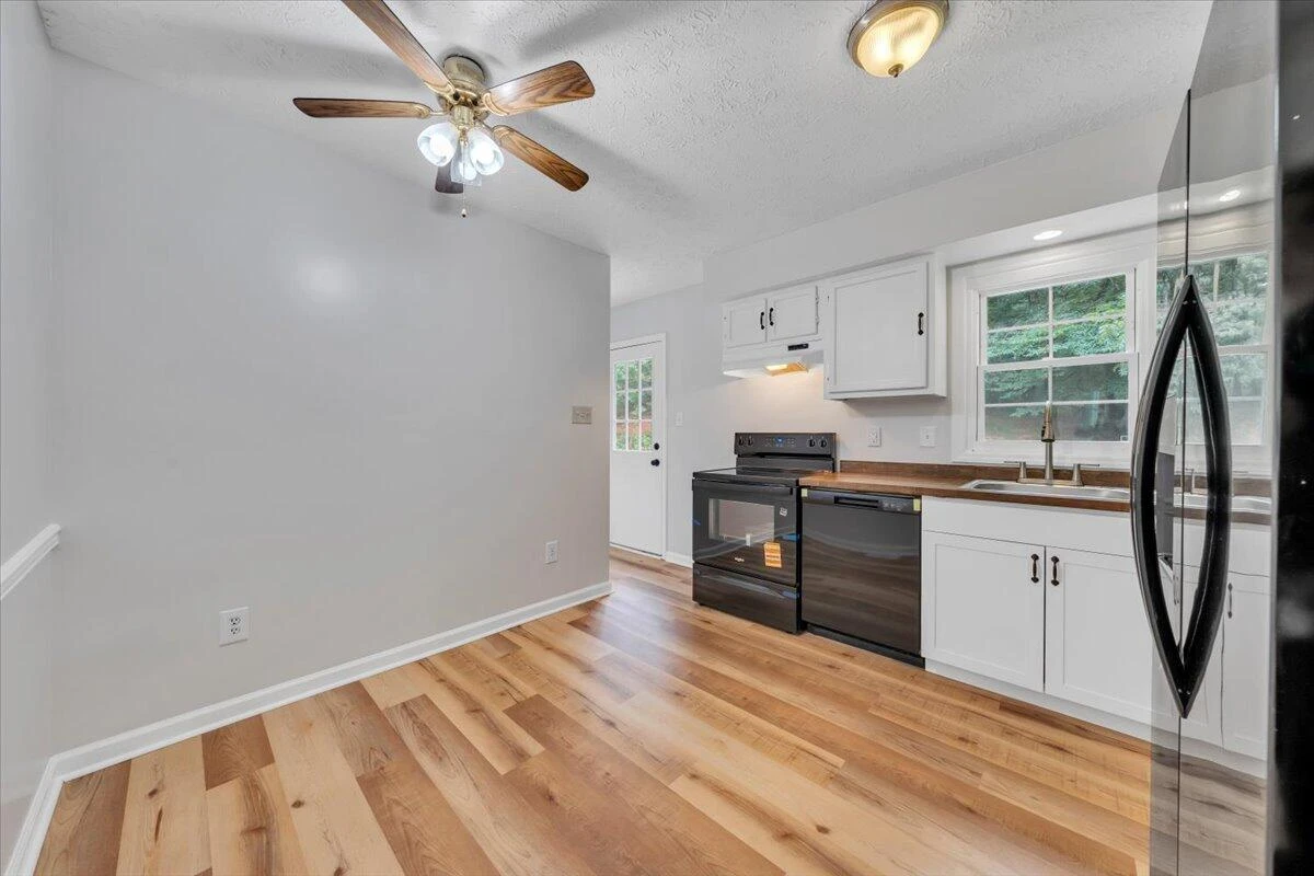 366 Bridge ST N - Photo 8