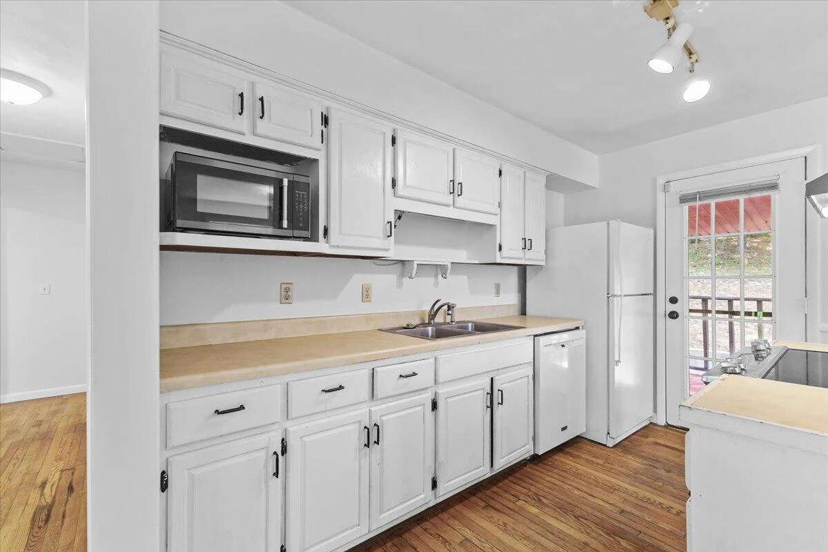 3131 Green Ridge RD - Photo 4