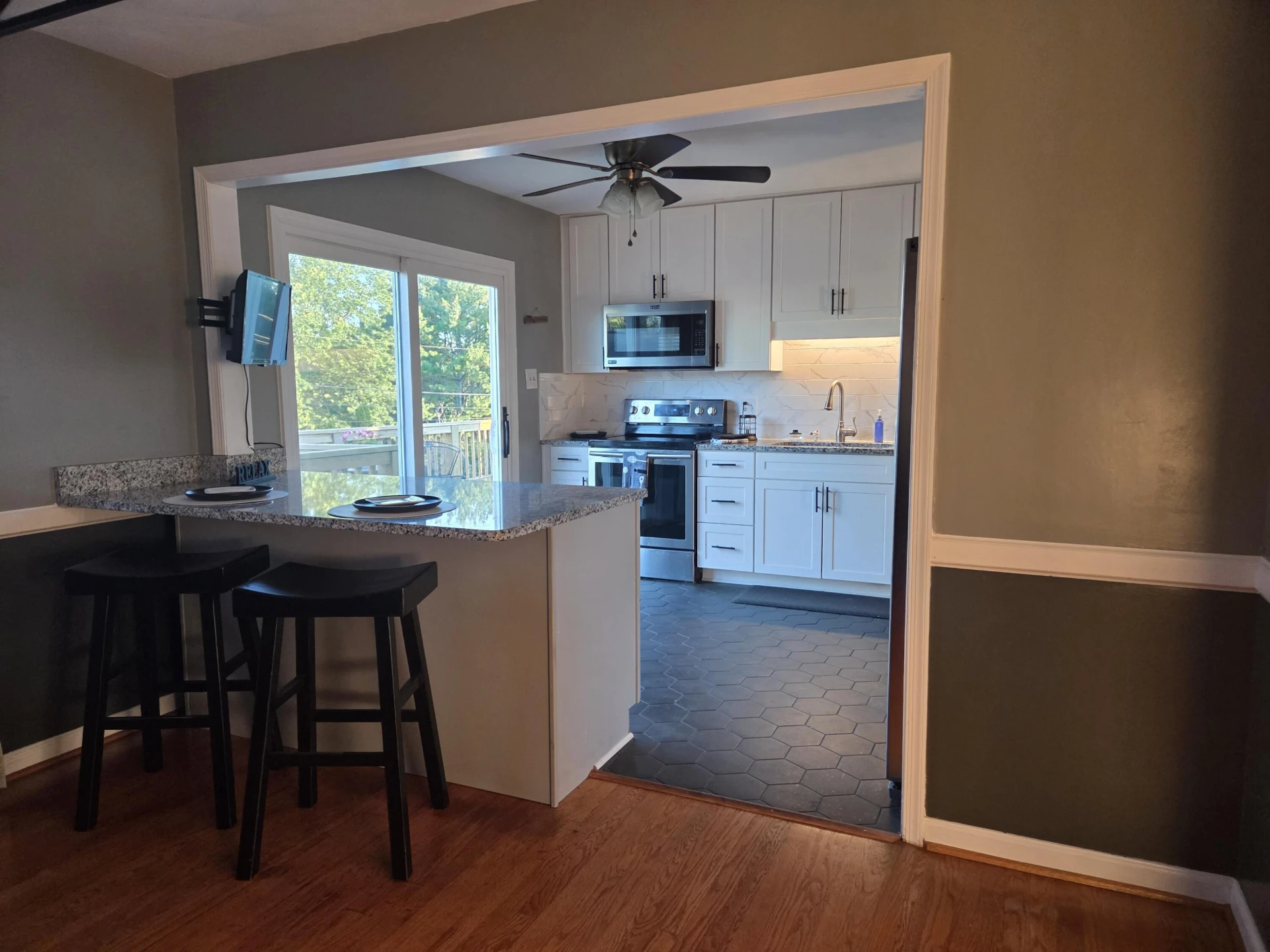 1055 Broadhill DR - Photo 9