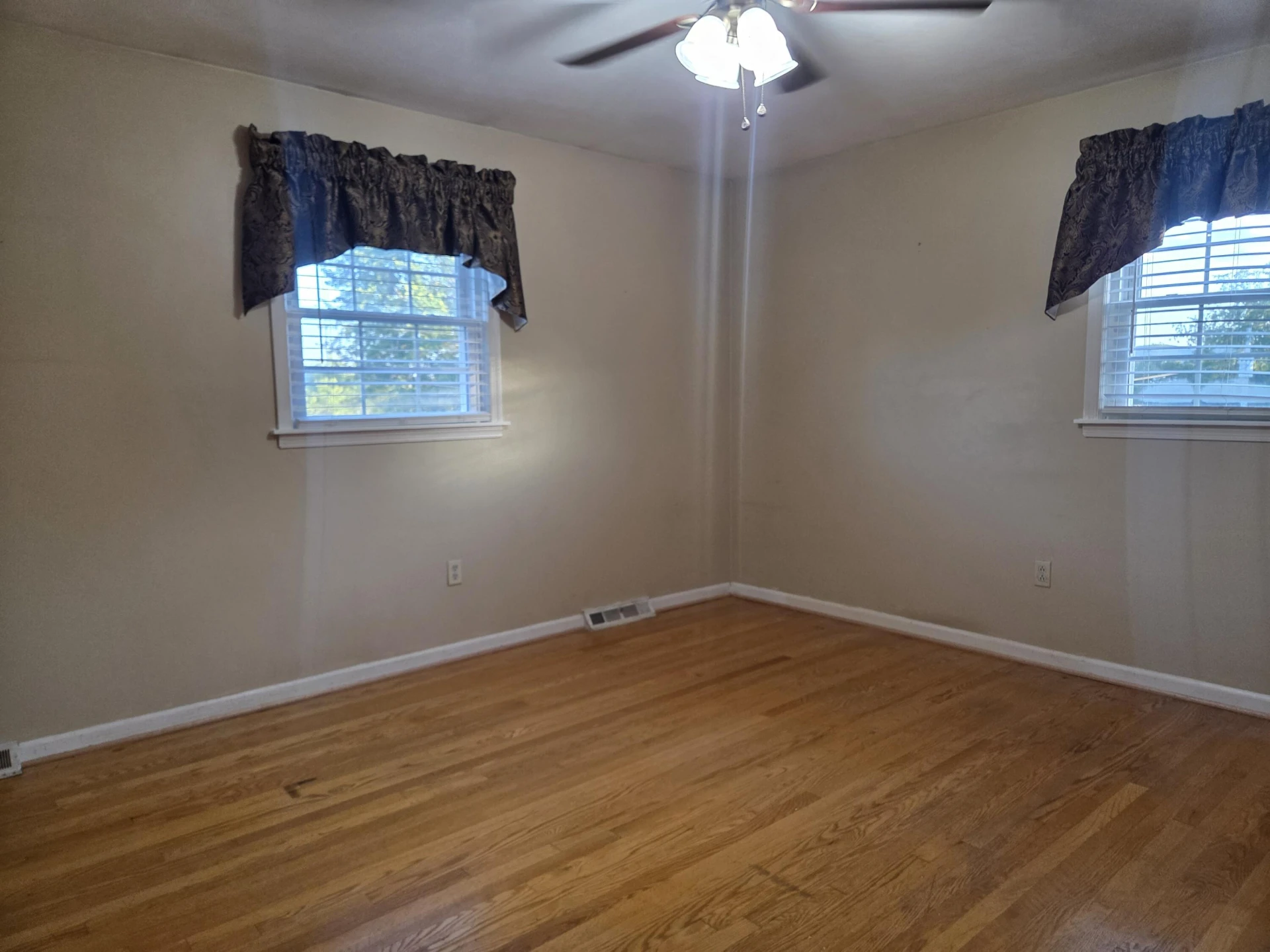 1055 Broadhill DR - Photo 16