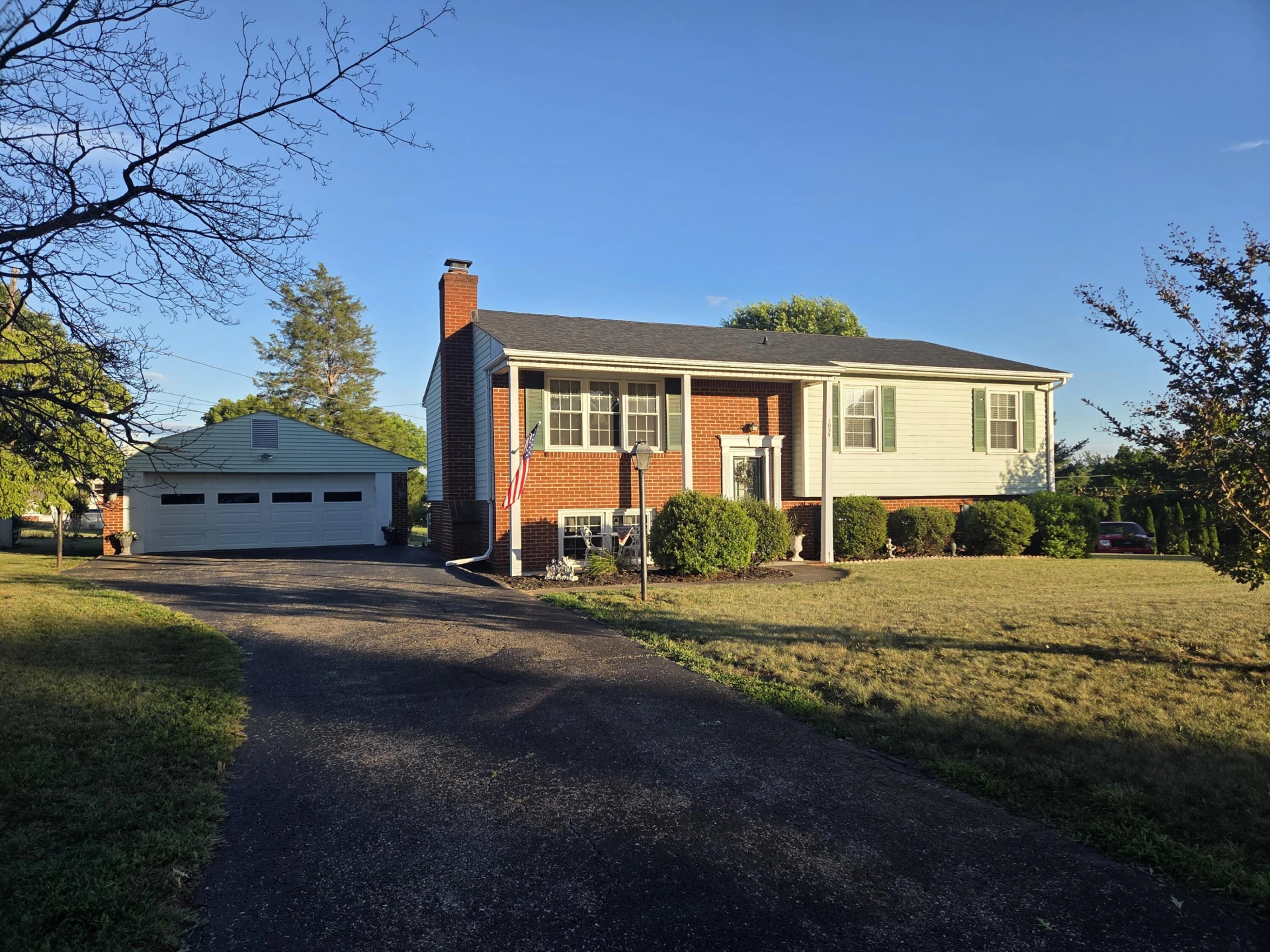 1055 Broadhill DR - Photo 2