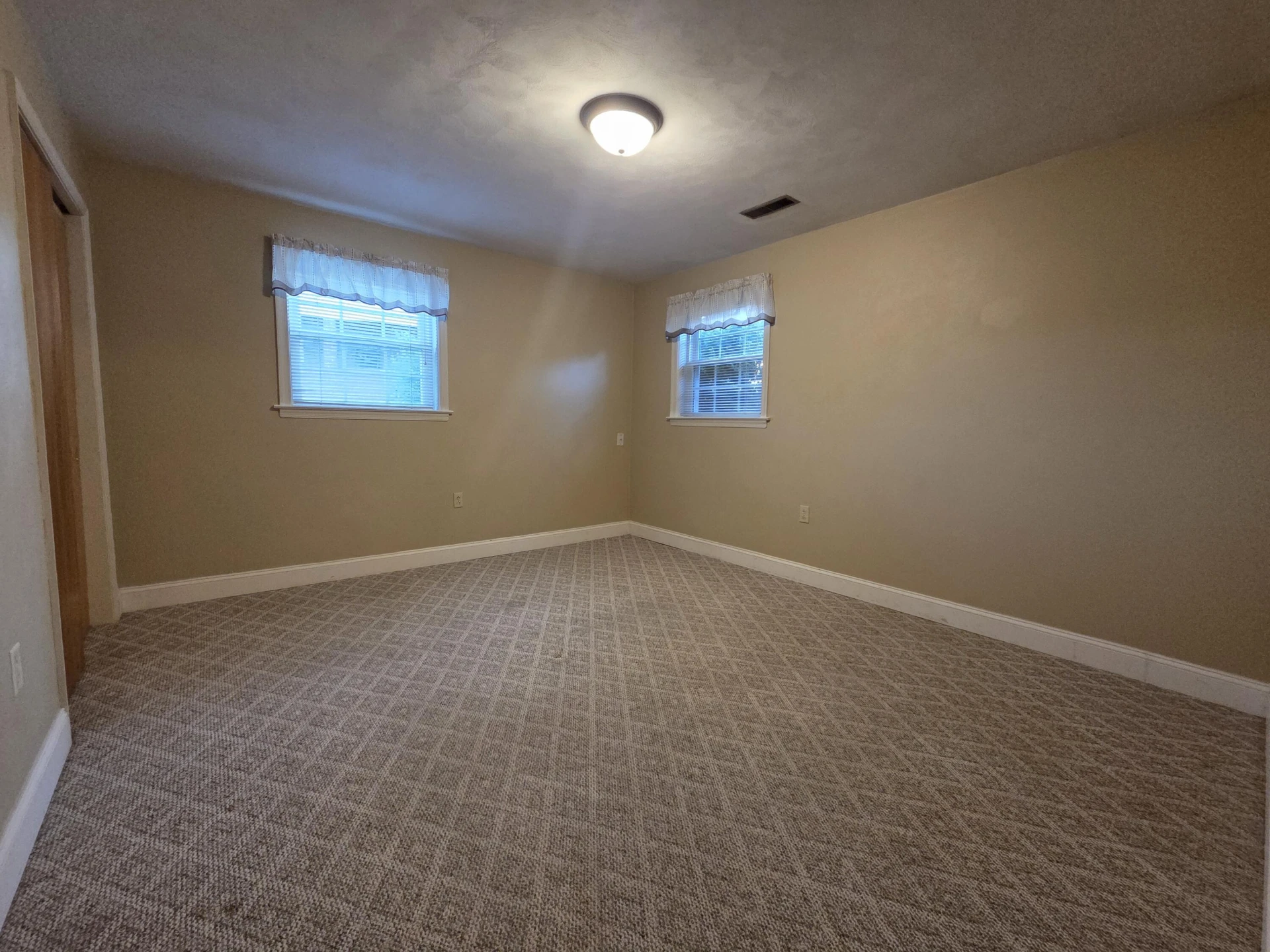 1055 Broadhill DR - Photo 19