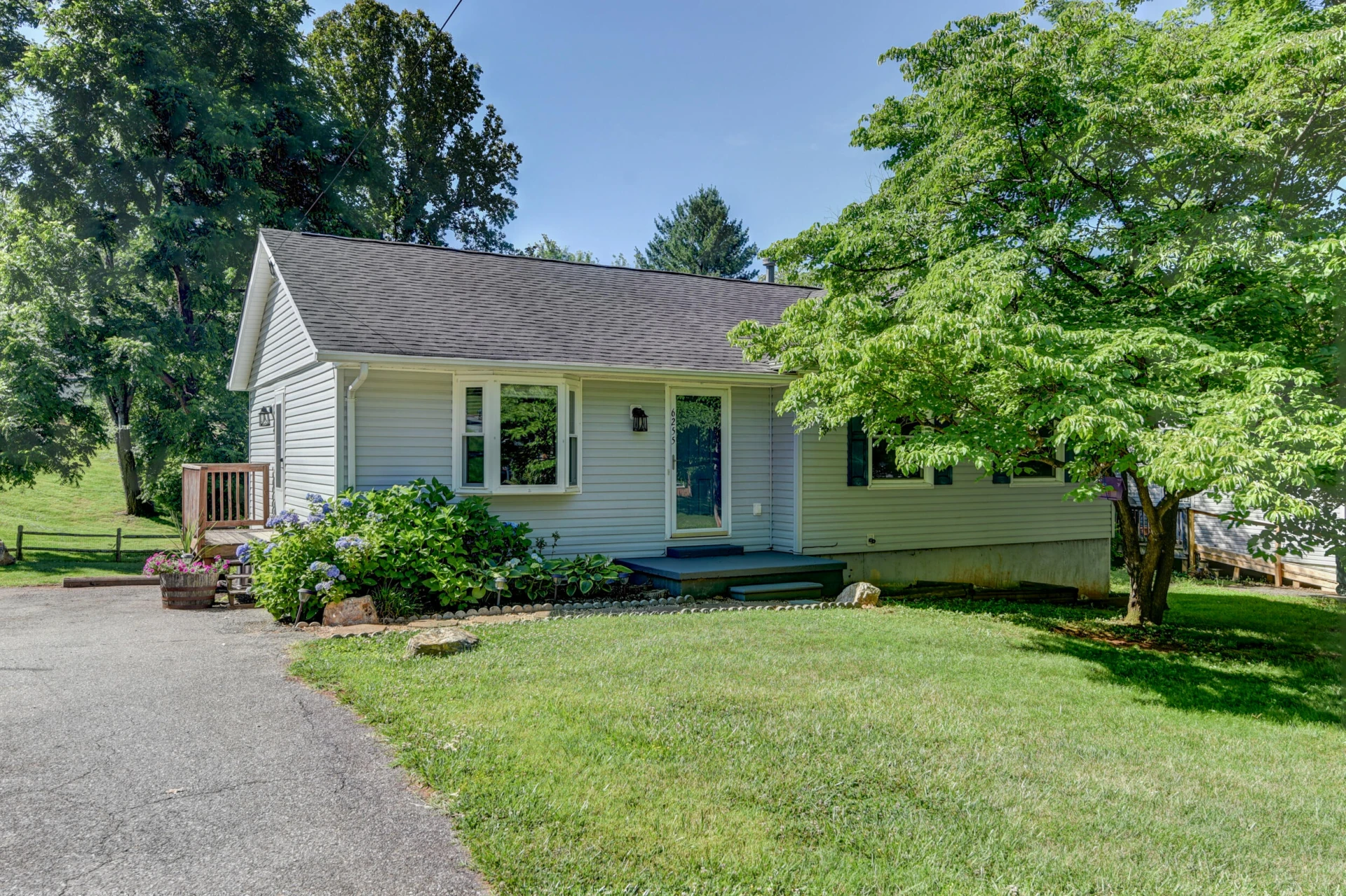 6255 Narragansett DR