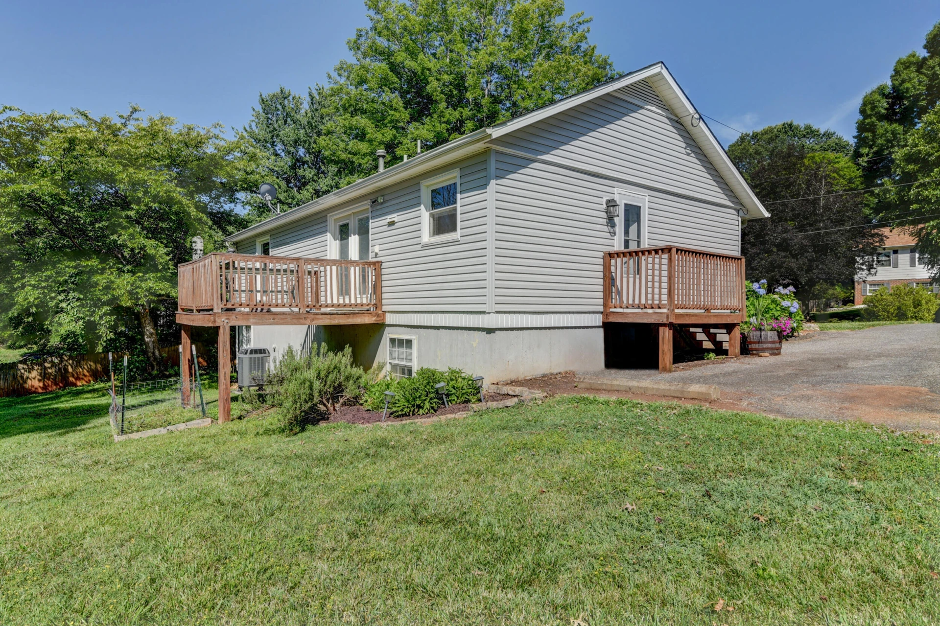 6255 Narragansett DR - Photo 34
