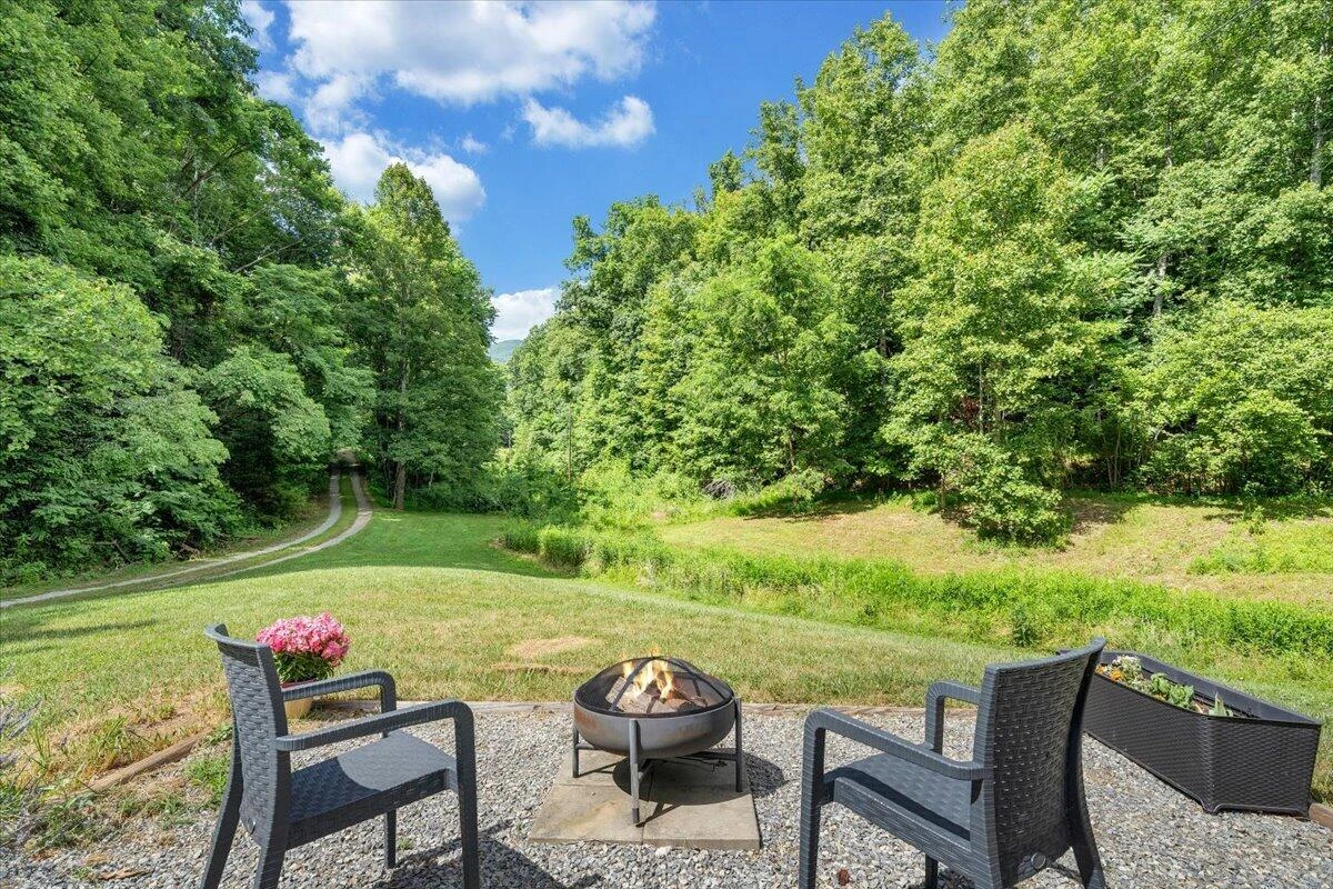 2852 Bethlehem RD - Photo 30