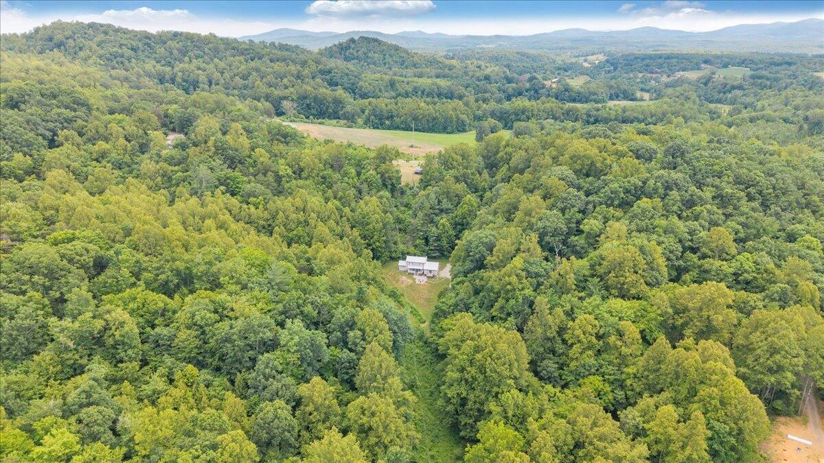 2852 Bethlehem RD - Photo 48
